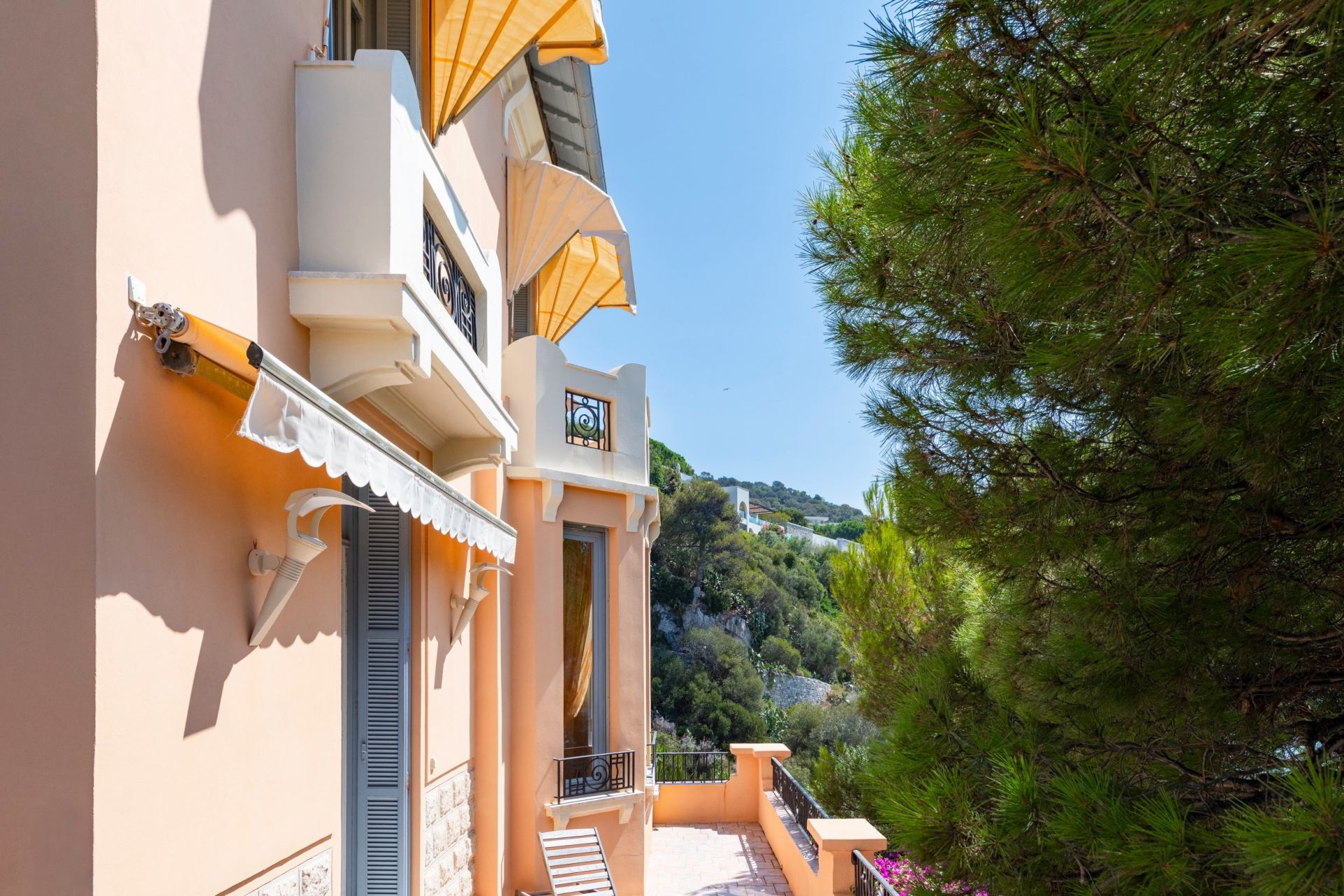 luxury villa 6 Rooms for sale on NICE (06000)
