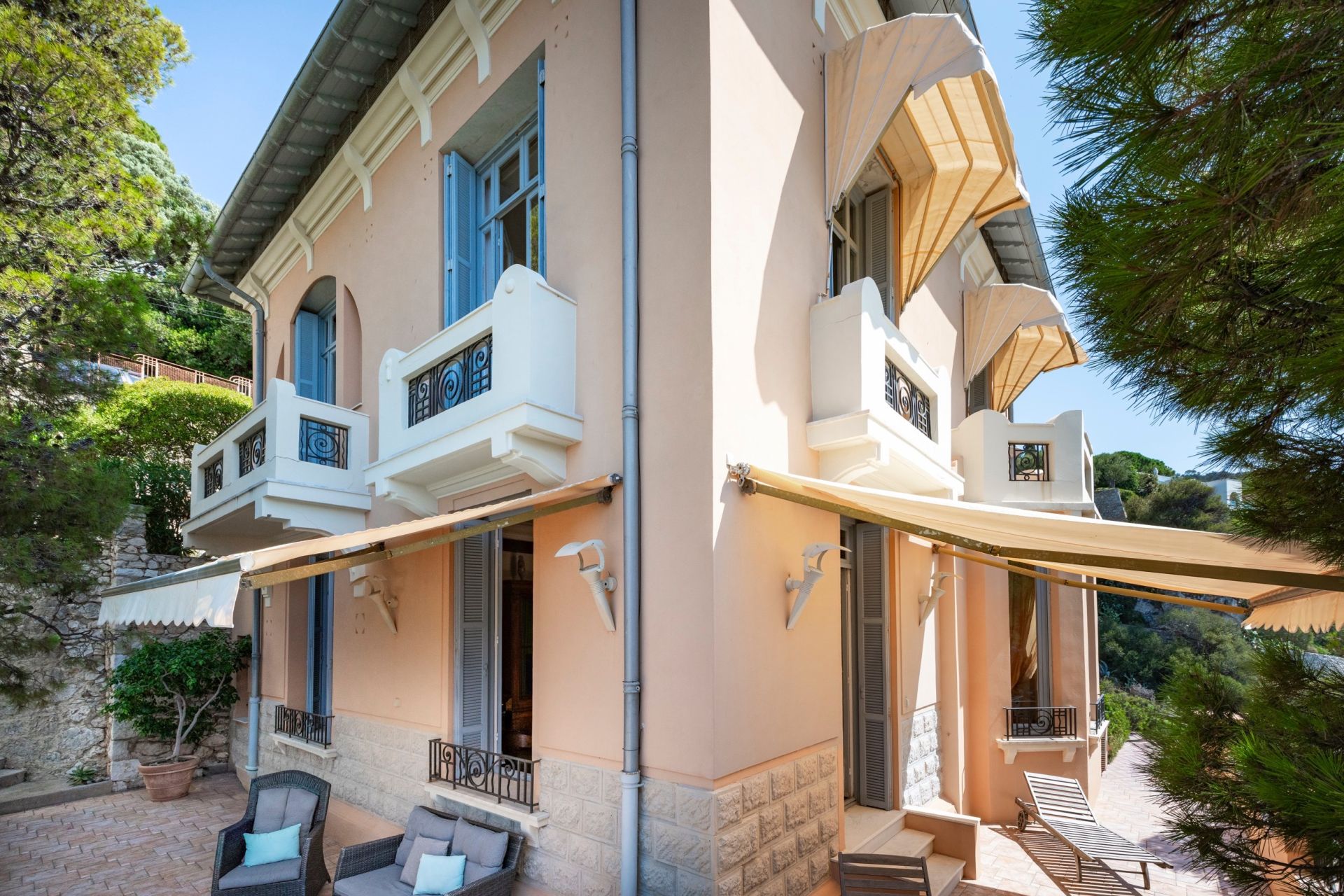 luxury villa 6 Rooms for sale on NICE (06000)