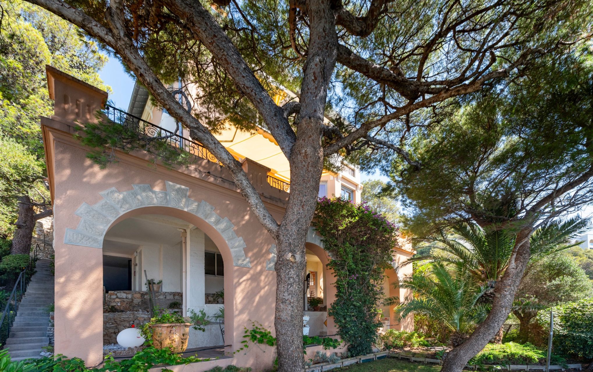 luxury villa 6 Rooms for sale on NICE (06000)