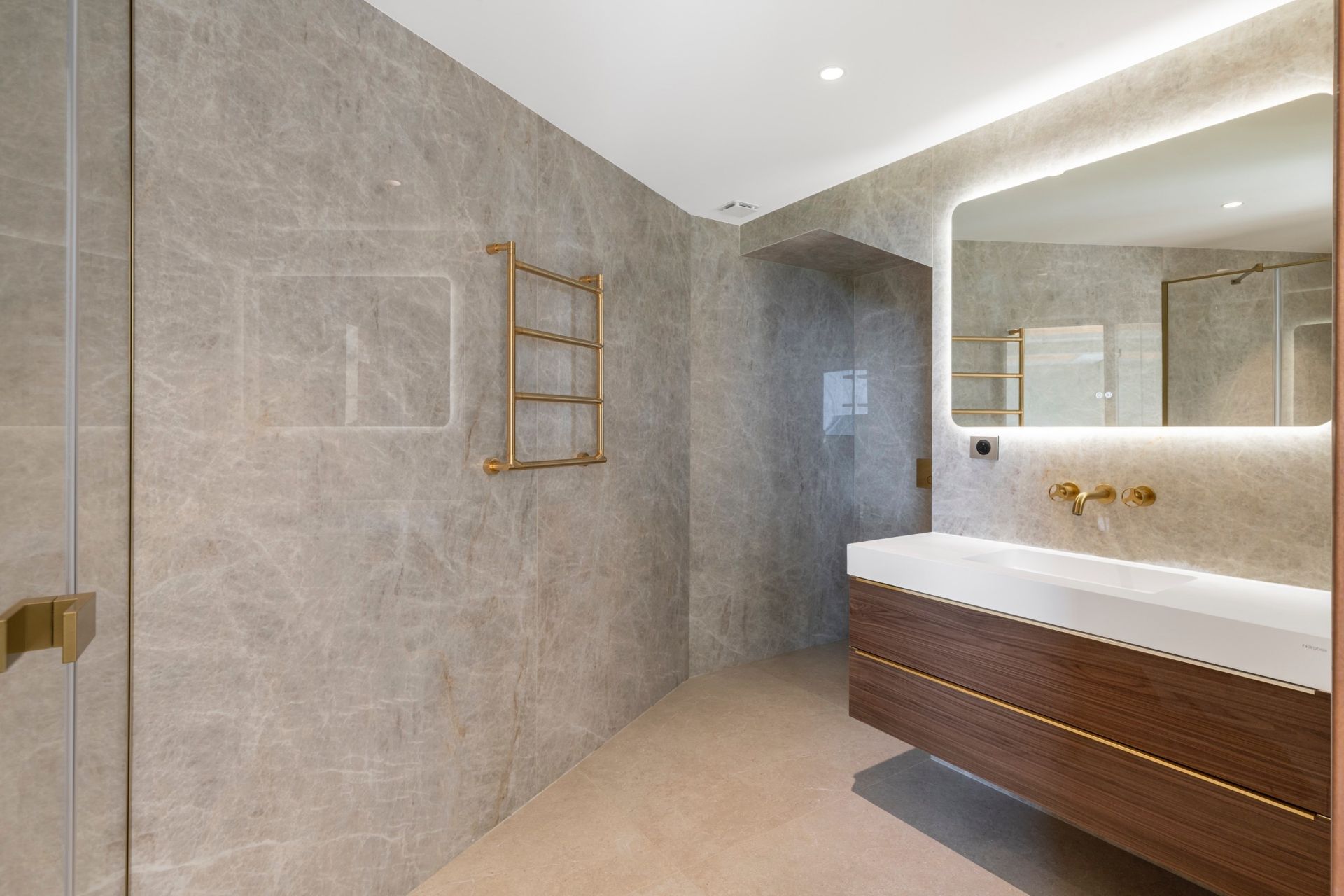 luxury villa 6 Rooms for sale on BEAUSOLEIL (06240)