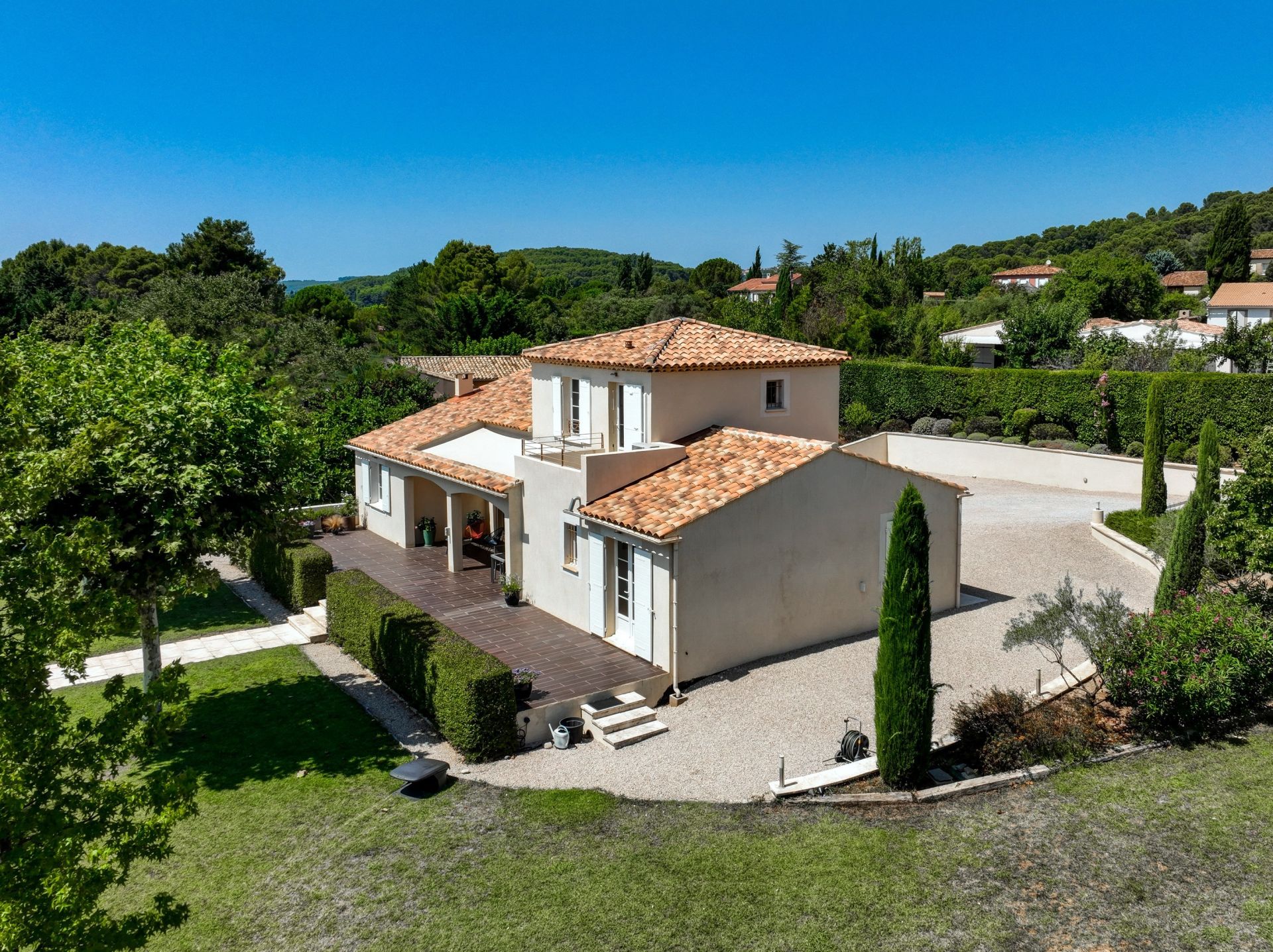 luxury house 5 Rooms for sale on EGUILLES (13510)
