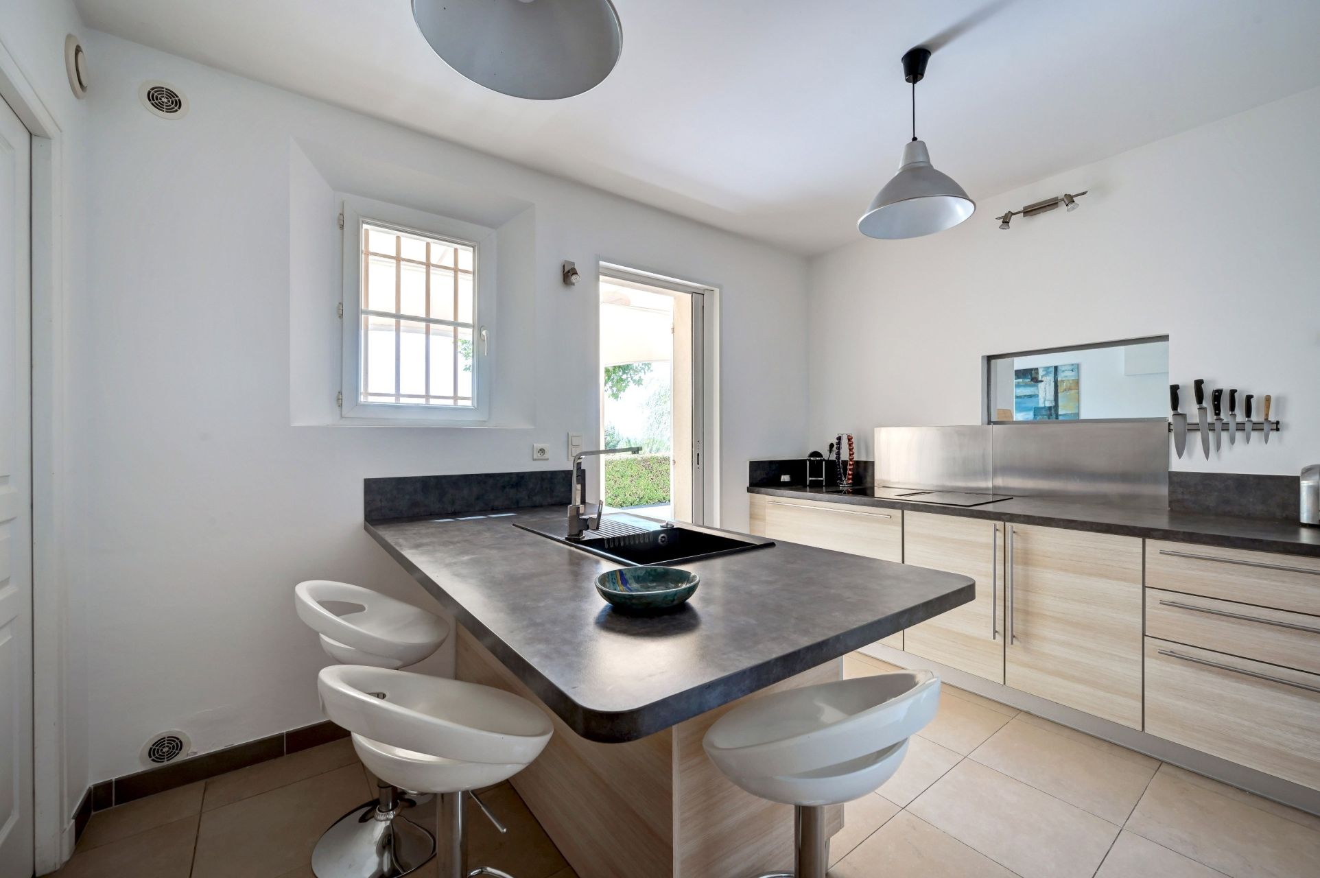 luxury house 5 Rooms for sale on EGUILLES (13510)