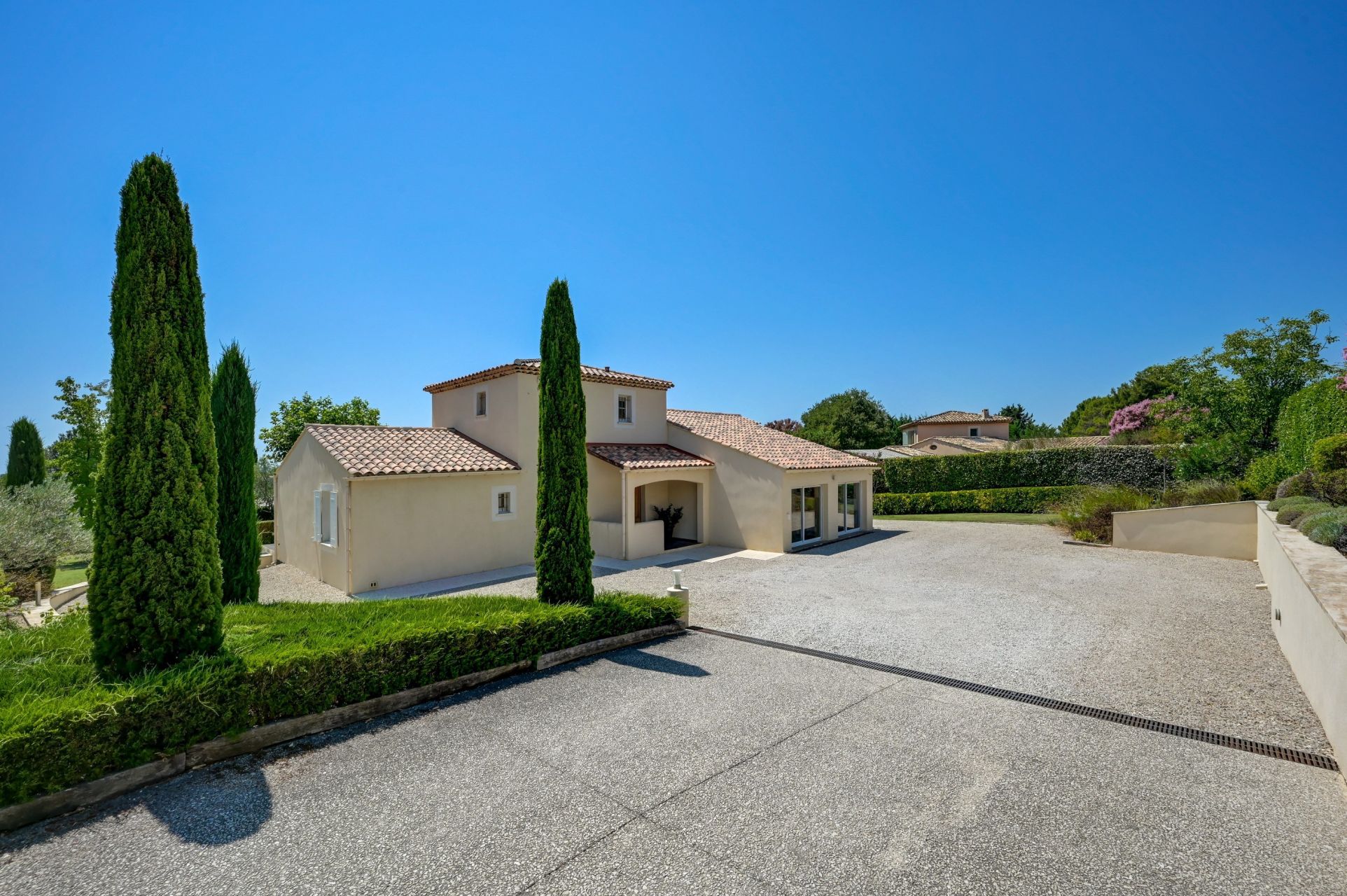 luxury house 5 Rooms for sale on EGUILLES (13510)