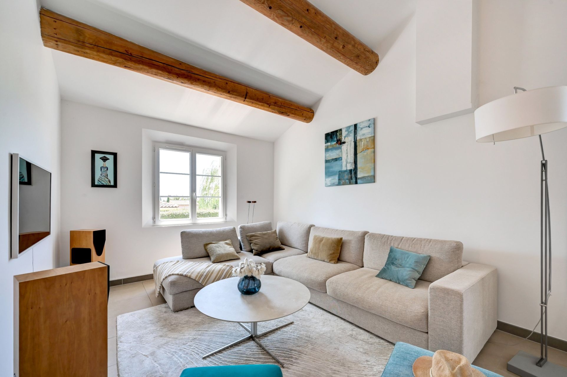 luxury house 5 Rooms for sale on EGUILLES (13510)