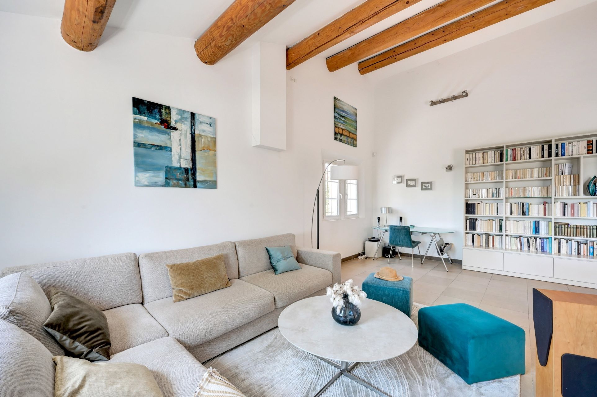 luxury house 5 Rooms for sale on EGUILLES (13510)