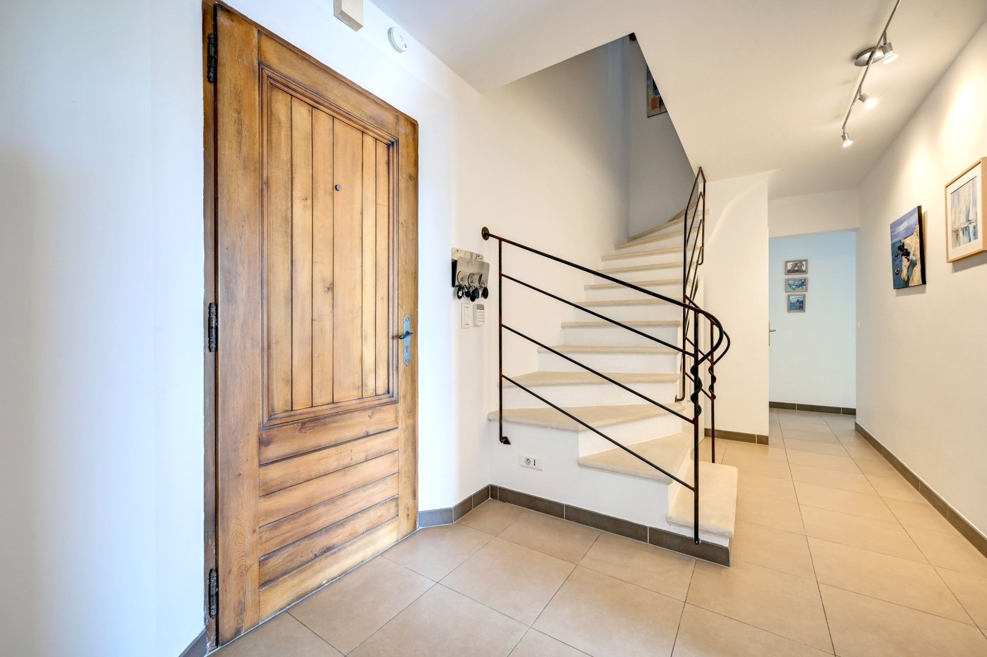 luxury house 5 Rooms for sale on EGUILLES (13510)