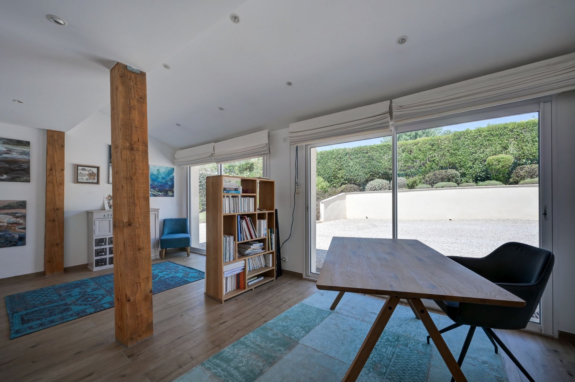 luxury house 5 Rooms for sale on EGUILLES (13510)
