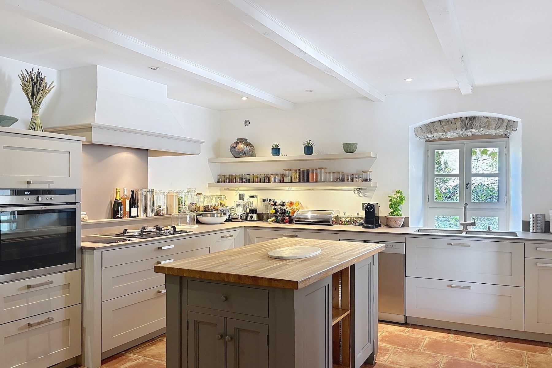 luxury house 6 Rooms for sale on LUSSAN (30580)
