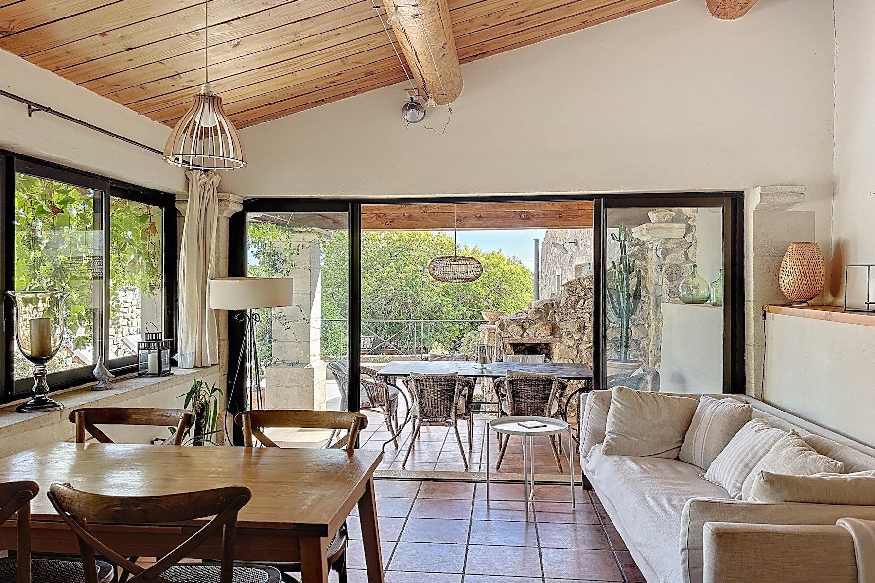 luxury house 6 Rooms for sale on LUSSAN (30580)
