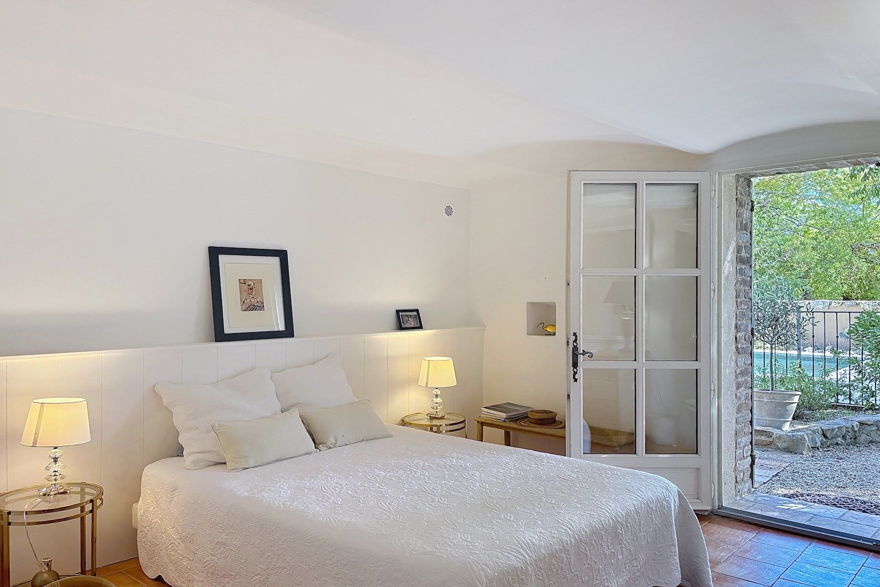 luxury house 6 Rooms for sale on LUSSAN (30580)