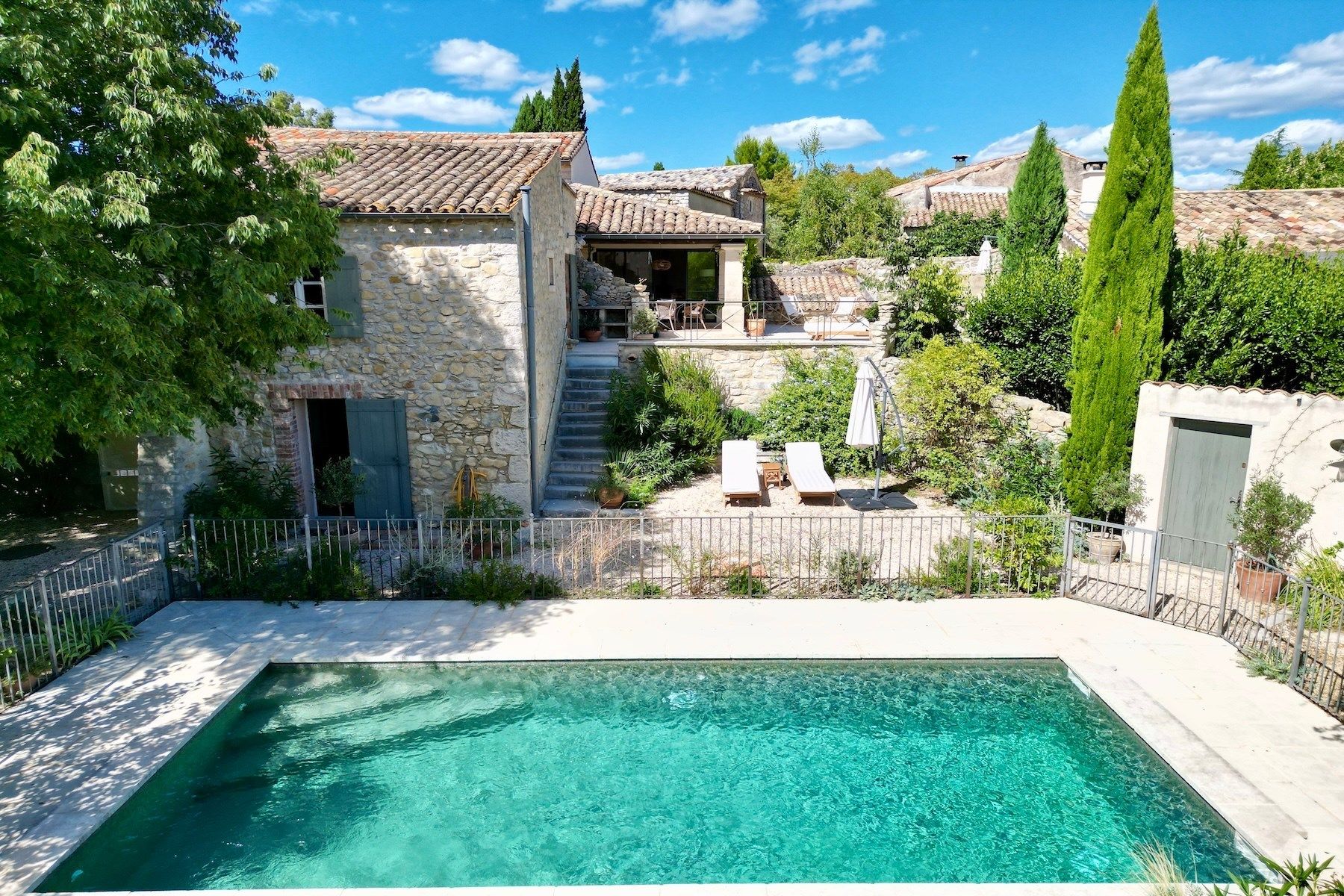 luxury house 6 Rooms for sale on LUSSAN (30580)