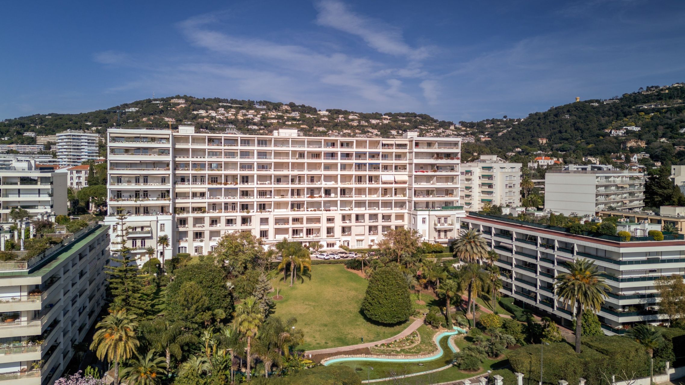 luxury apartment 2 Rooms for sale on CANNES (06400)