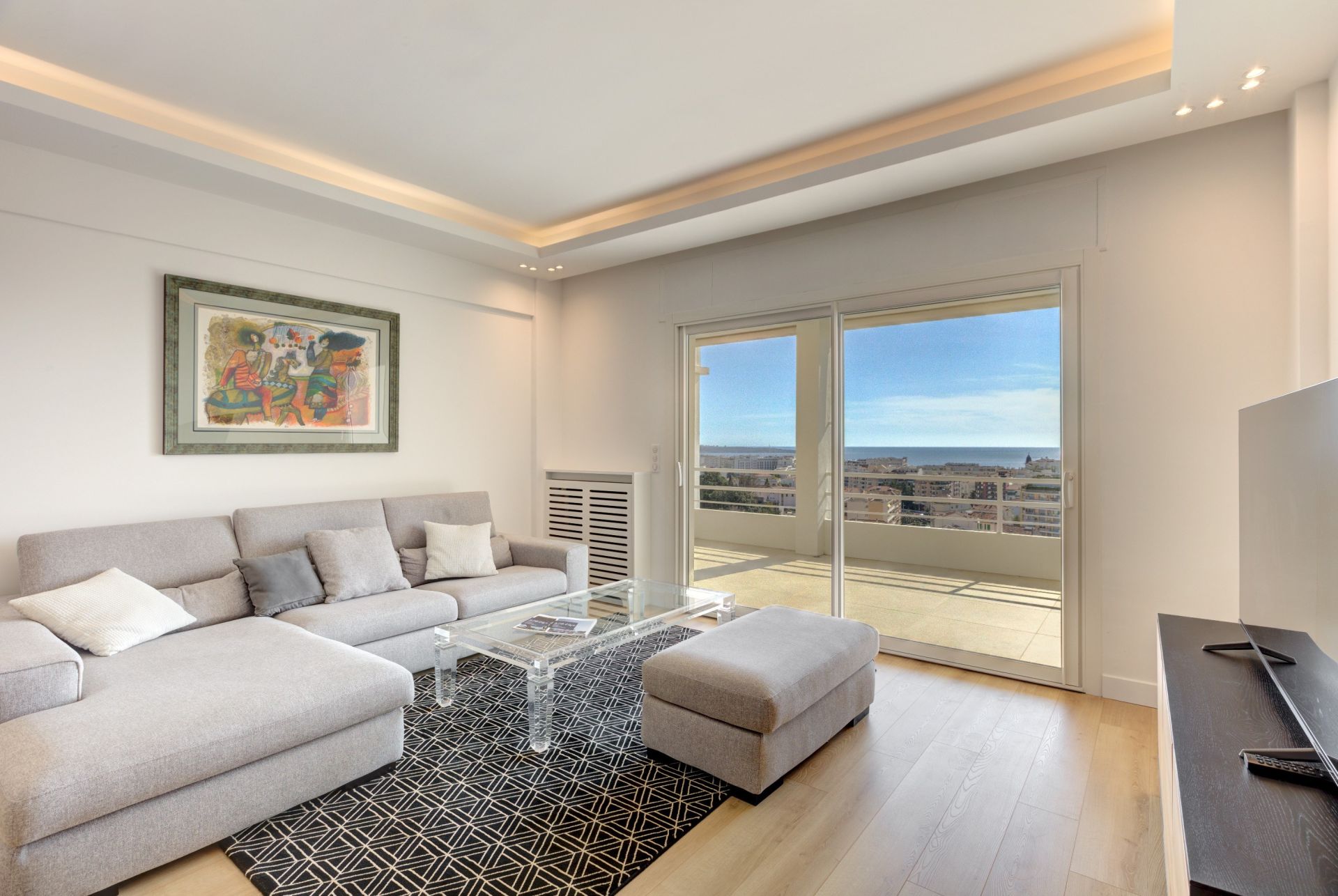 luxury apartment 2 Rooms for sale on CANNES (06400)