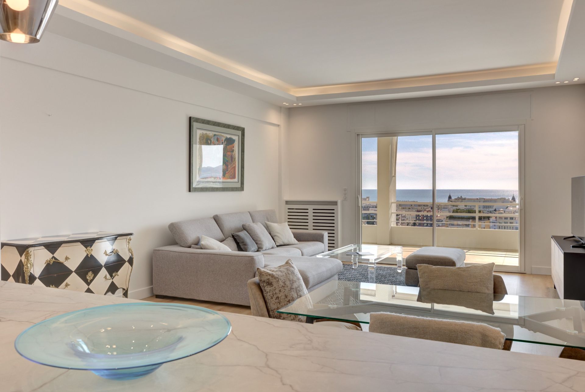 luxury apartment 2 Rooms for sale on CANNES (06400)