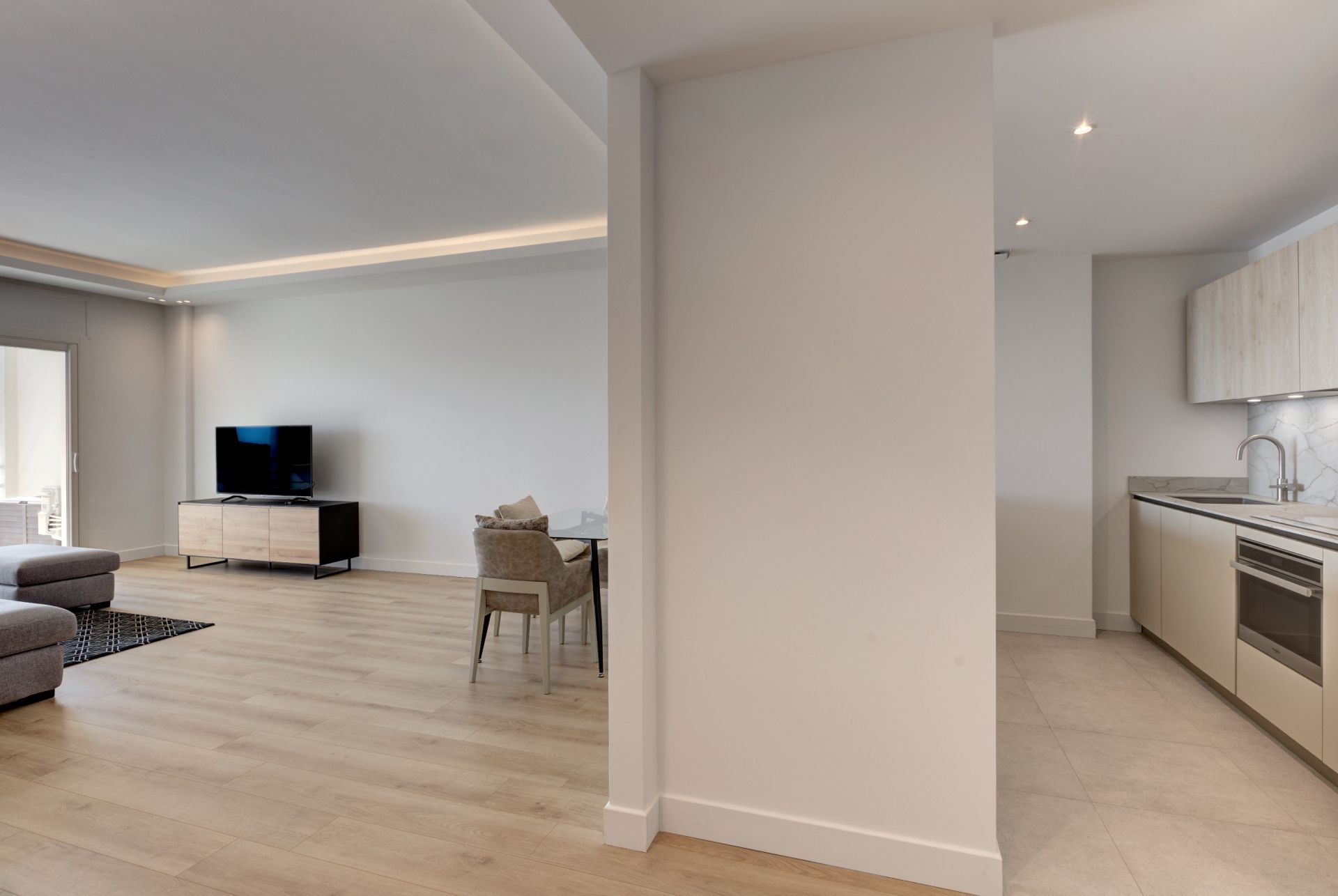 luxury apartment 2 Rooms for sale on CANNES (06400)
