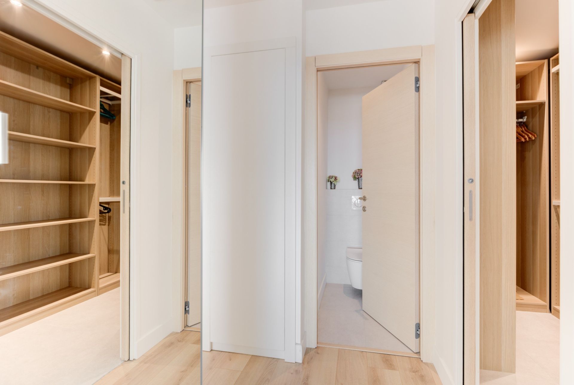 luxury apartment 2 Rooms for sale on CANNES (06400)