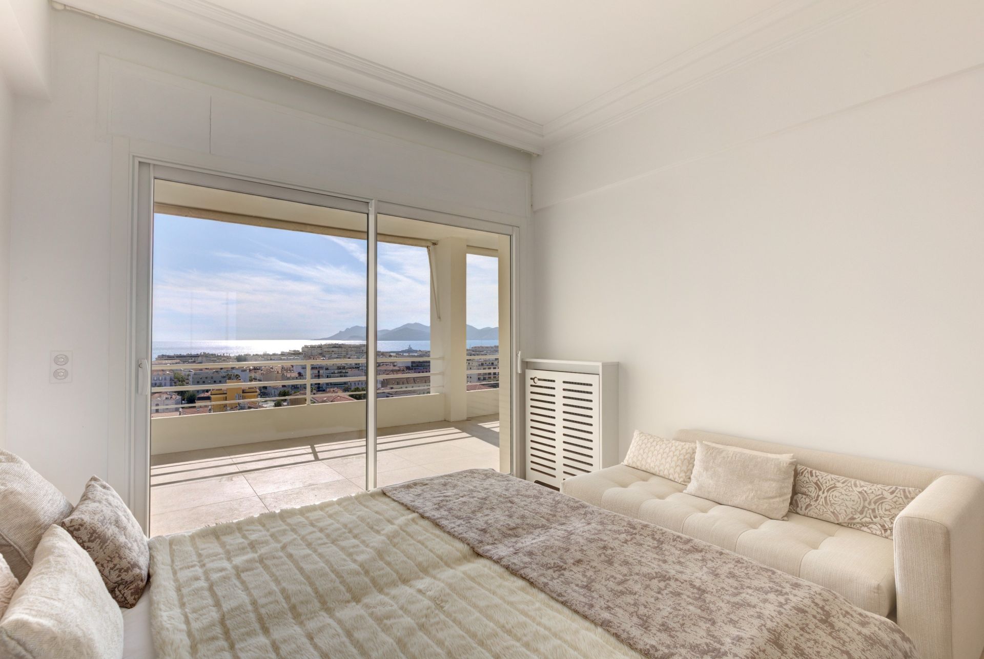 luxury apartment 2 Rooms for sale on CANNES (06400)