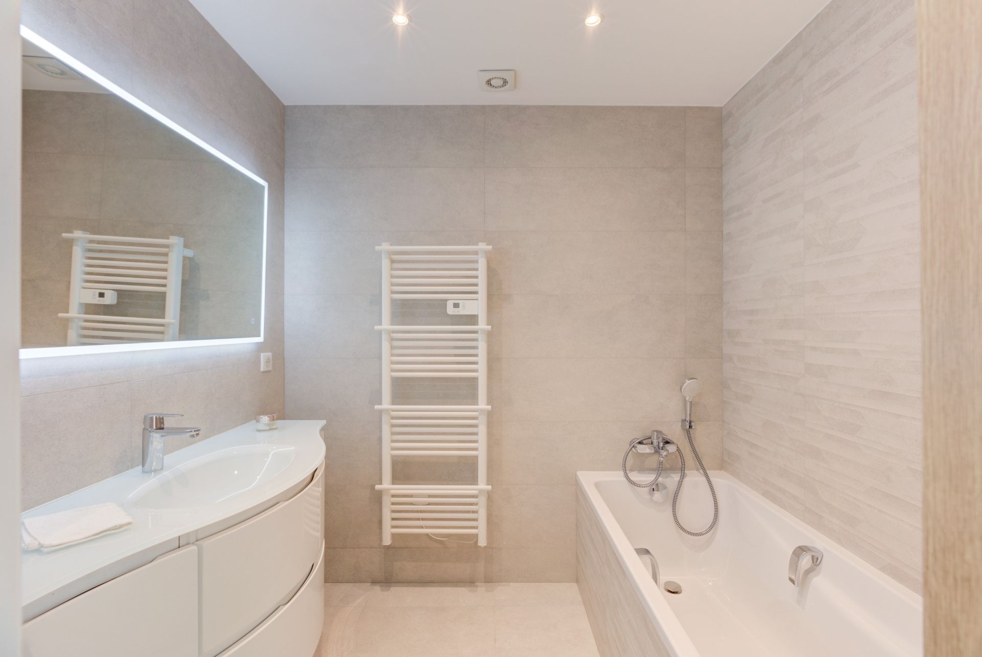 luxury apartment 2 Rooms for sale on CANNES (06400)