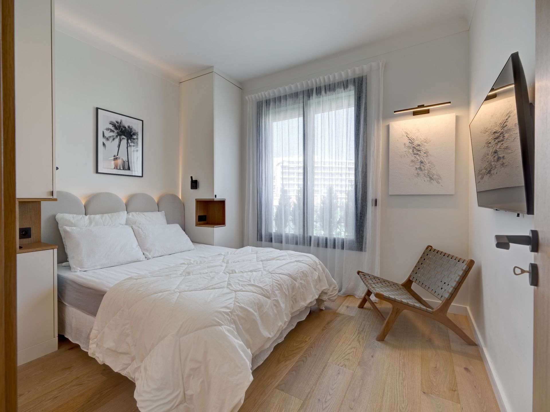 luxury apartment 4 Rooms for sale on CANNES (06400)
