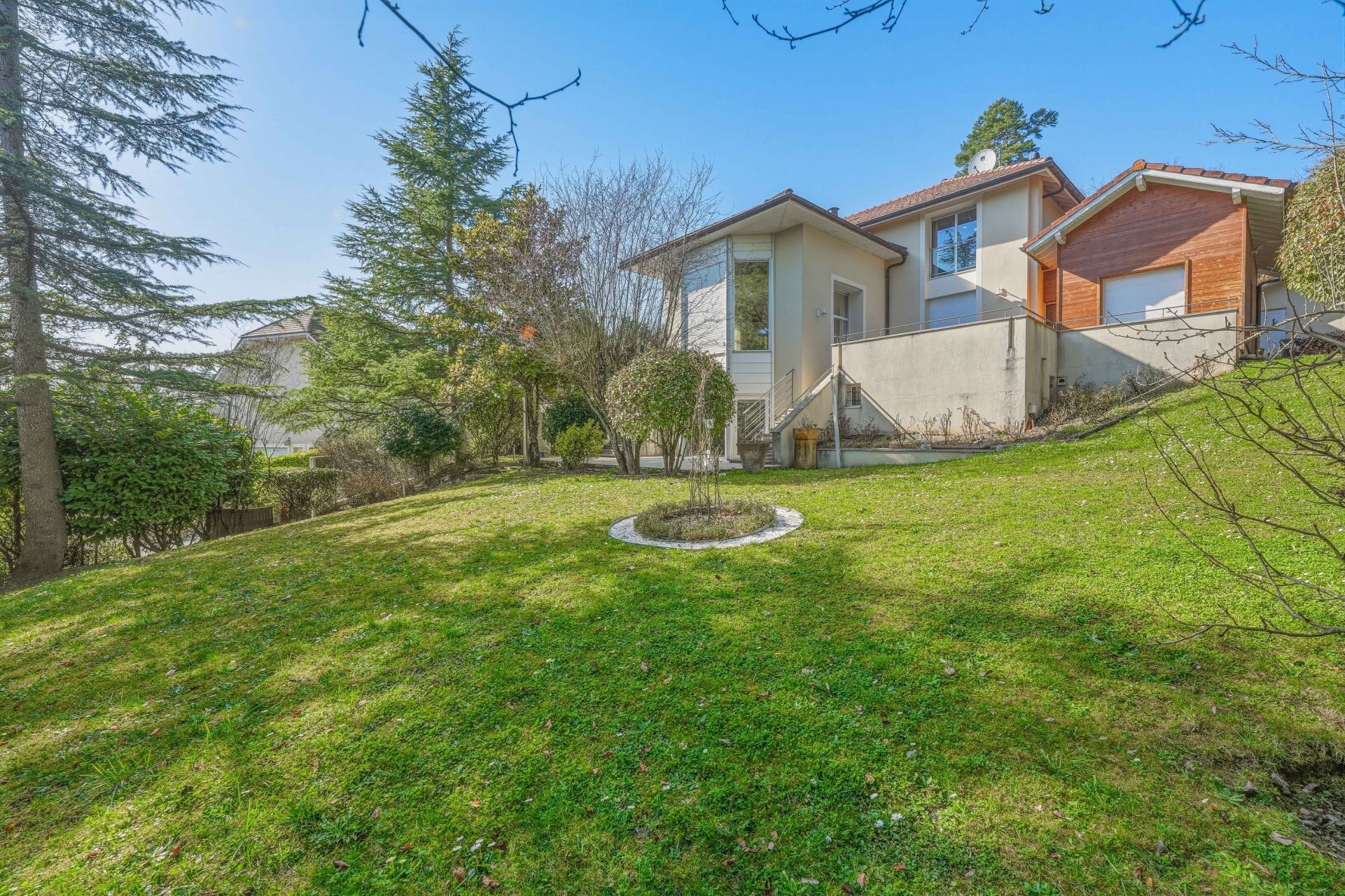 luxury house 12 Rooms for sale on DIVONNE LES BAINS (01220)