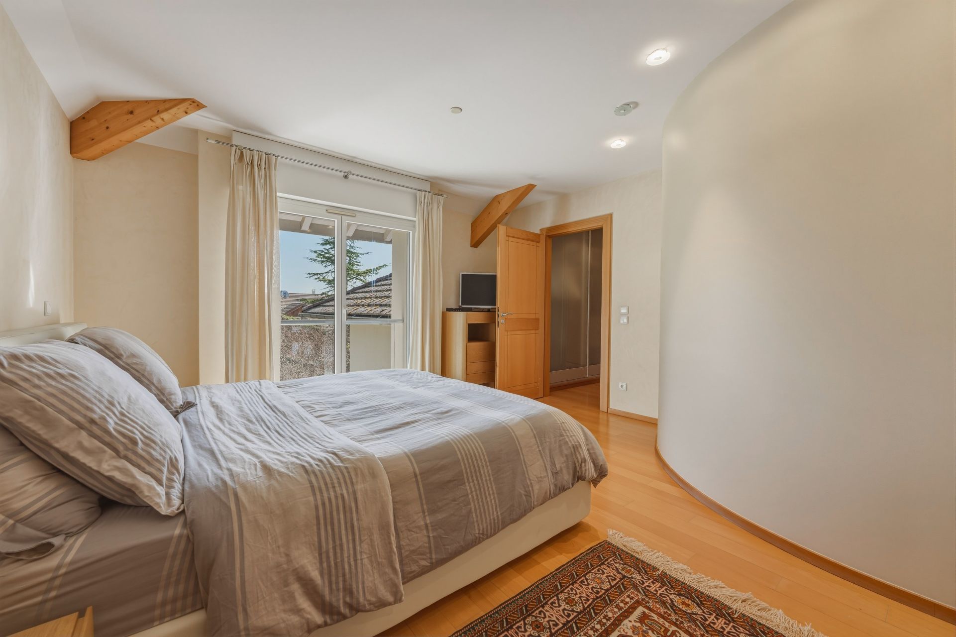 luxury house 12 Rooms for sale on DIVONNE LES BAINS (01220)