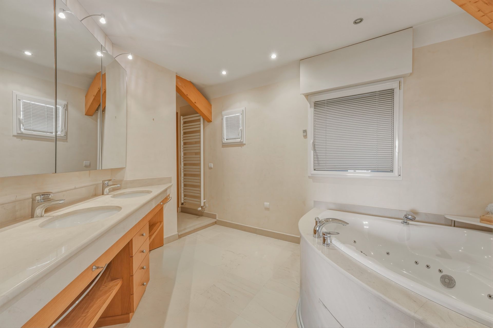 luxury house 12 Rooms for sale on DIVONNE LES BAINS (01220)