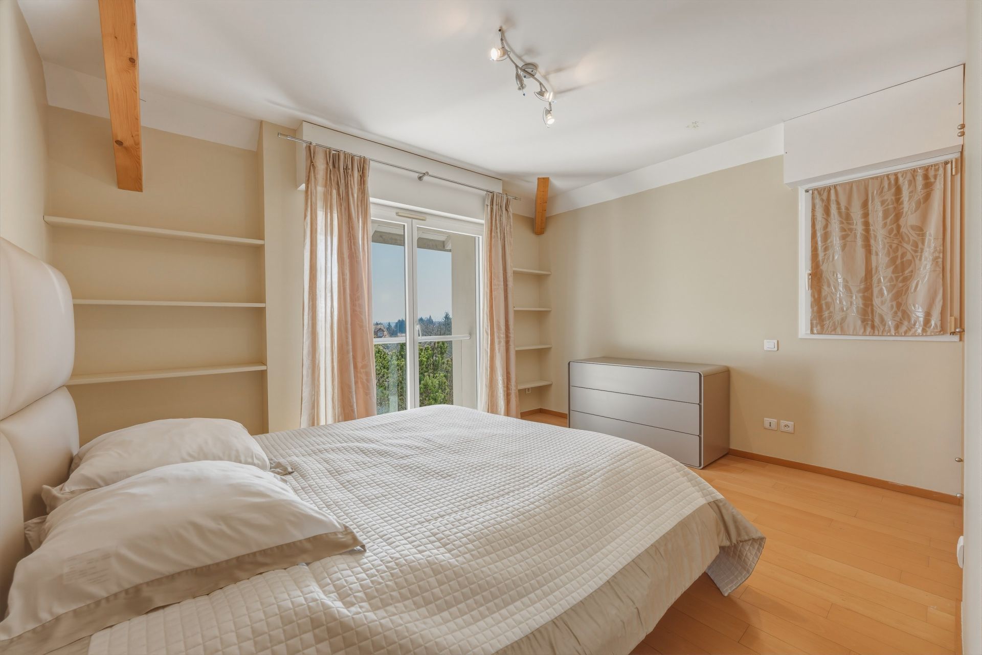 luxury house 12 Rooms for sale on DIVONNE LES BAINS (01220)