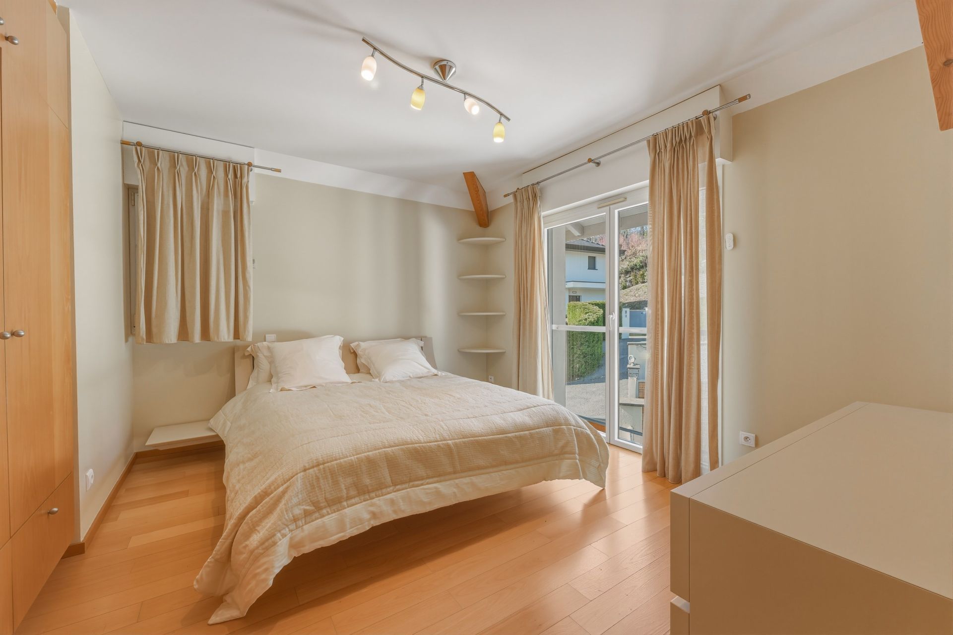 luxury house 12 Rooms for sale on DIVONNE LES BAINS (01220)