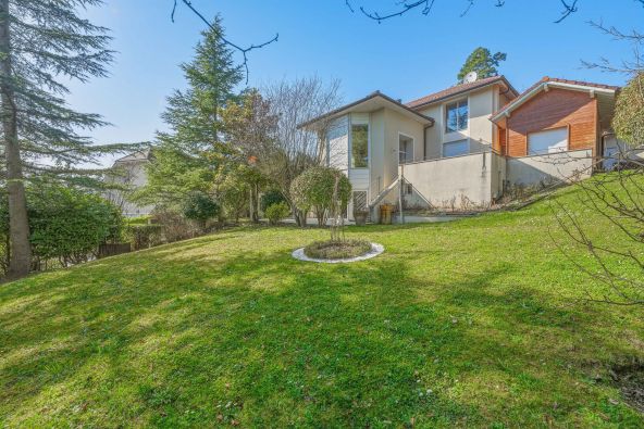 Sale Luxury house Divonne-les-Bains 12&nbsp;Rooms 517.55&nbsp;m²