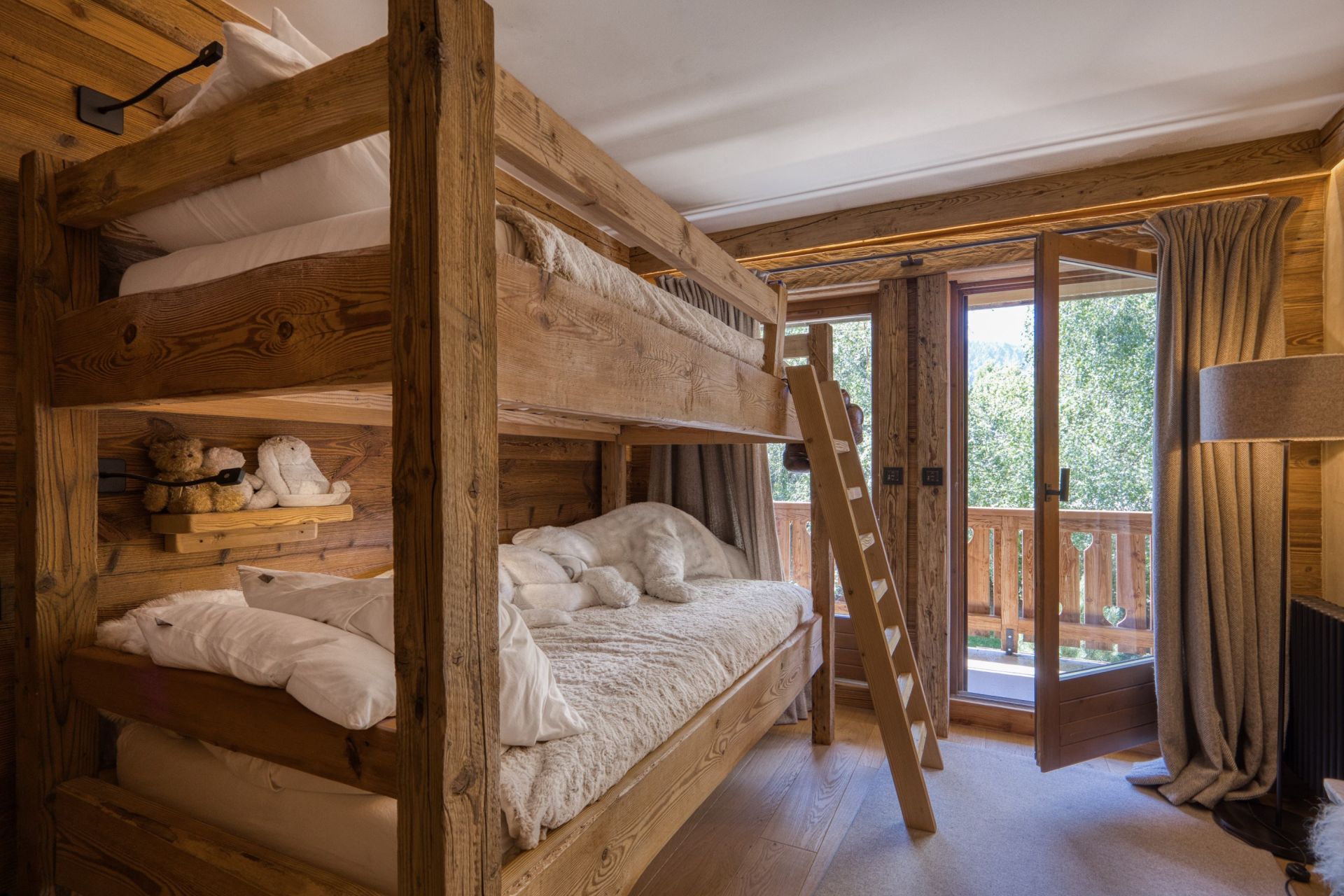 luxury apartment 4 Rooms for sale on MEGEVE (74120)