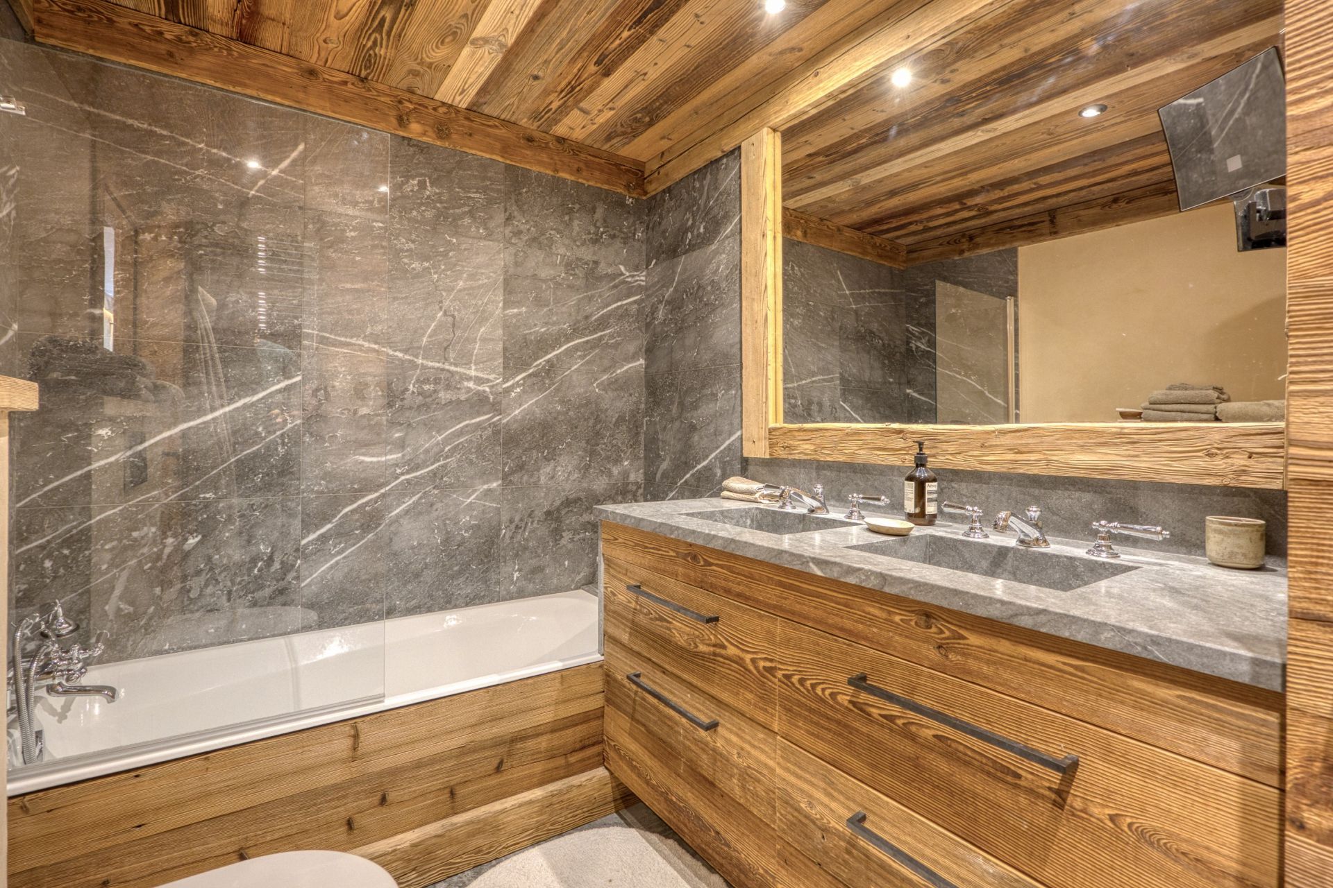 luxury apartment 4 Rooms for sale on MEGEVE (74120)