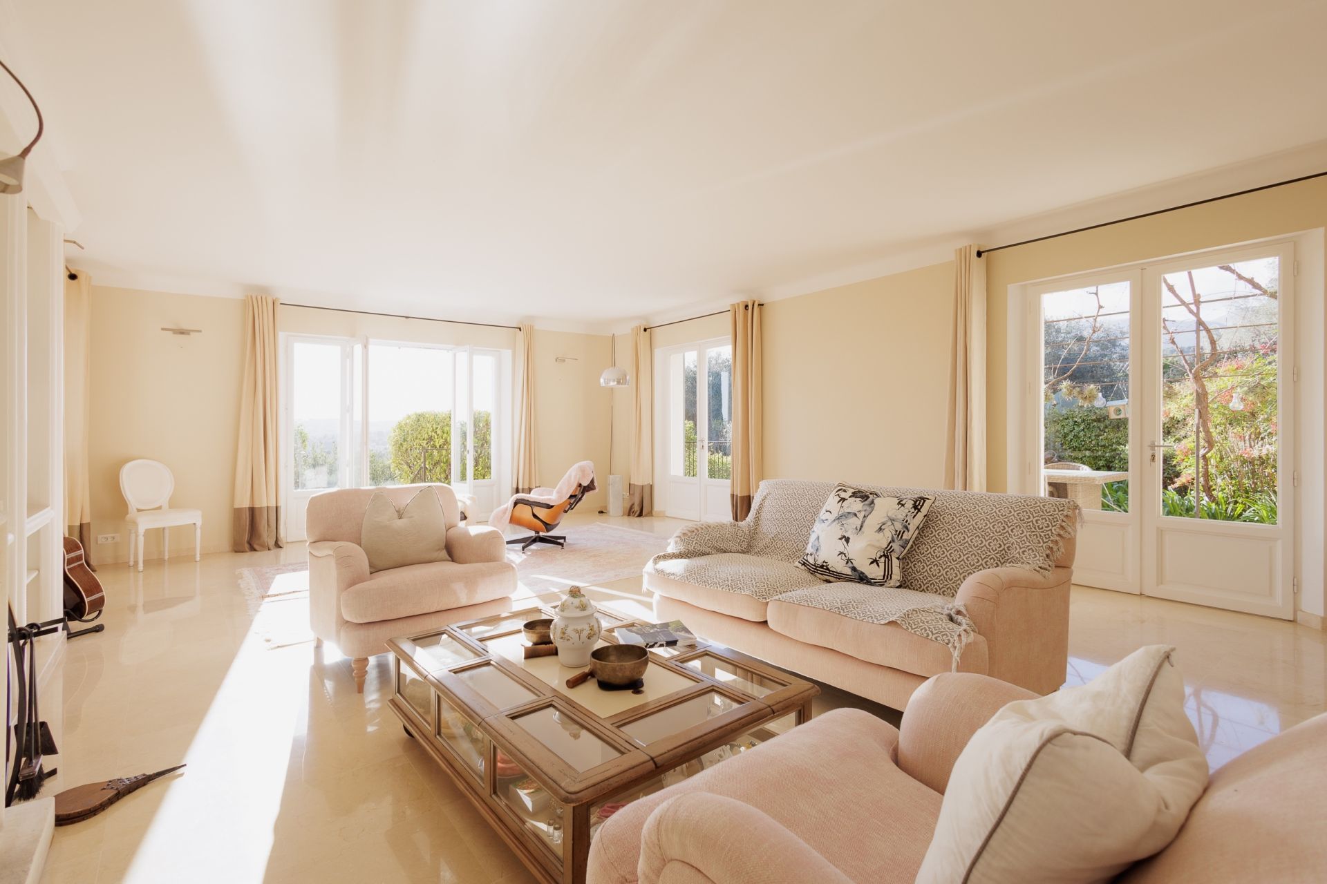 luxury provencale house 11 Rooms for sale on LA COLLE SUR LOUP (06480)