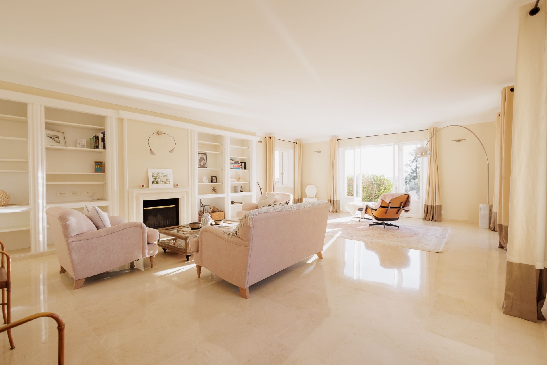 luxury provencale house 11 Rooms for sale on LA COLLE SUR LOUP (06480)