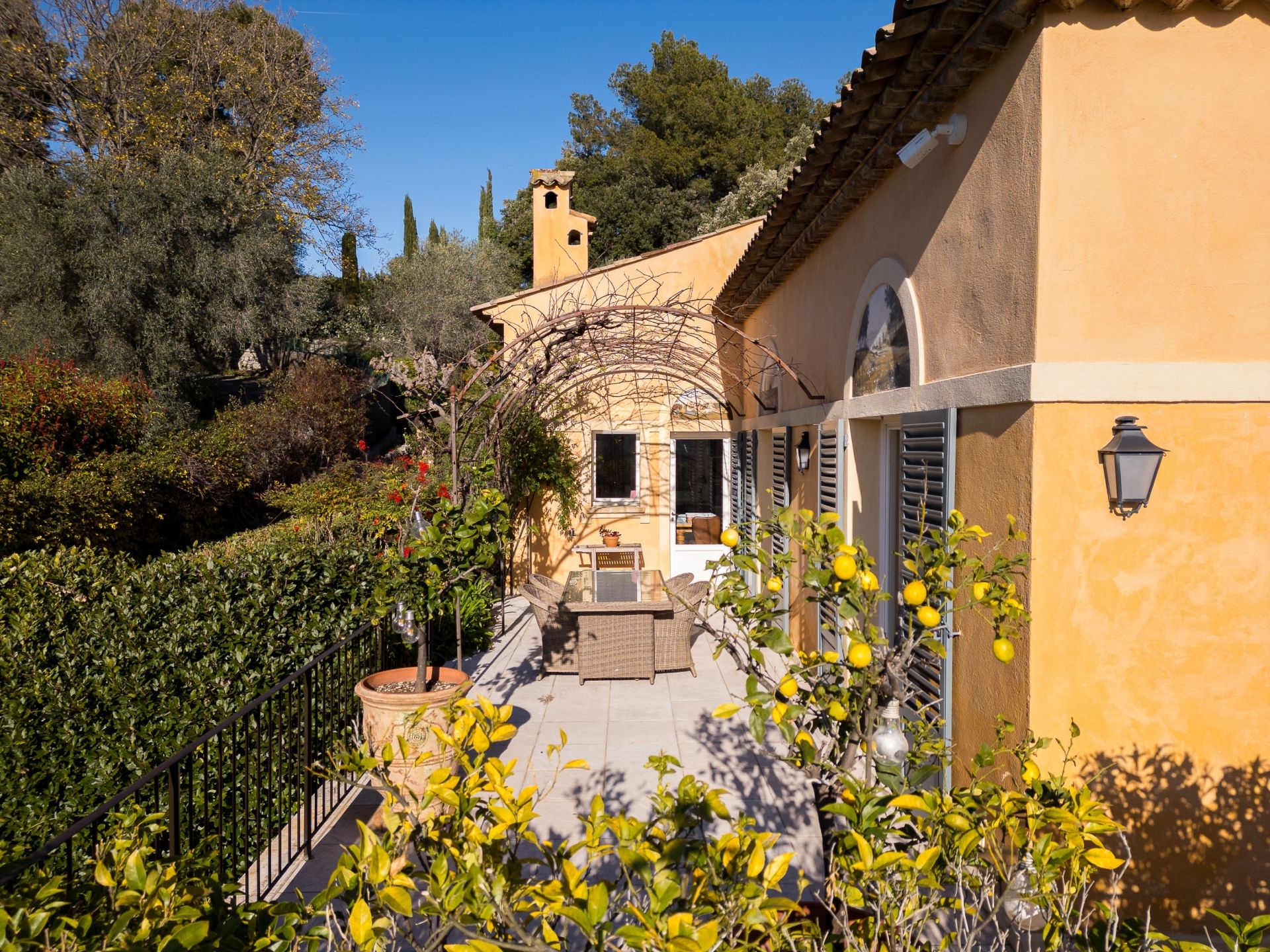 luxury provencale house 11 Rooms for sale on LA COLLE SUR LOUP (06480)