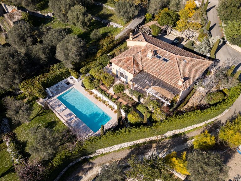 luxury provencale house 11 Rooms for sale on LA COLLE SUR LOUP (06480)