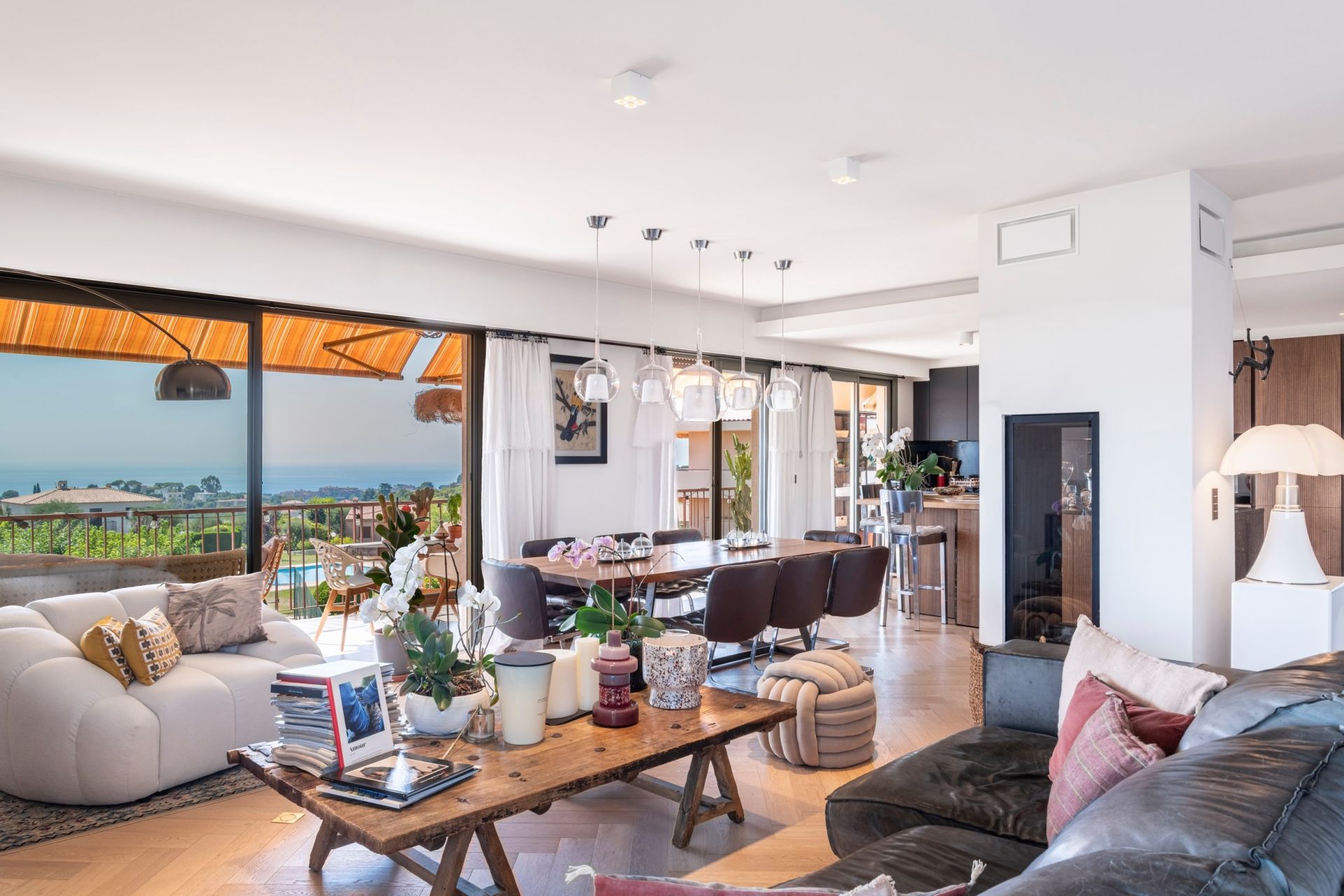 luxury apartment 5 Rooms for sale on NICE (06000)