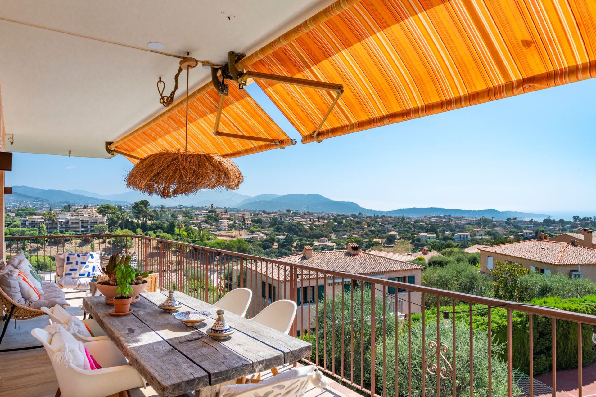 luxury apartment 5 Rooms for sale on NICE (06000)