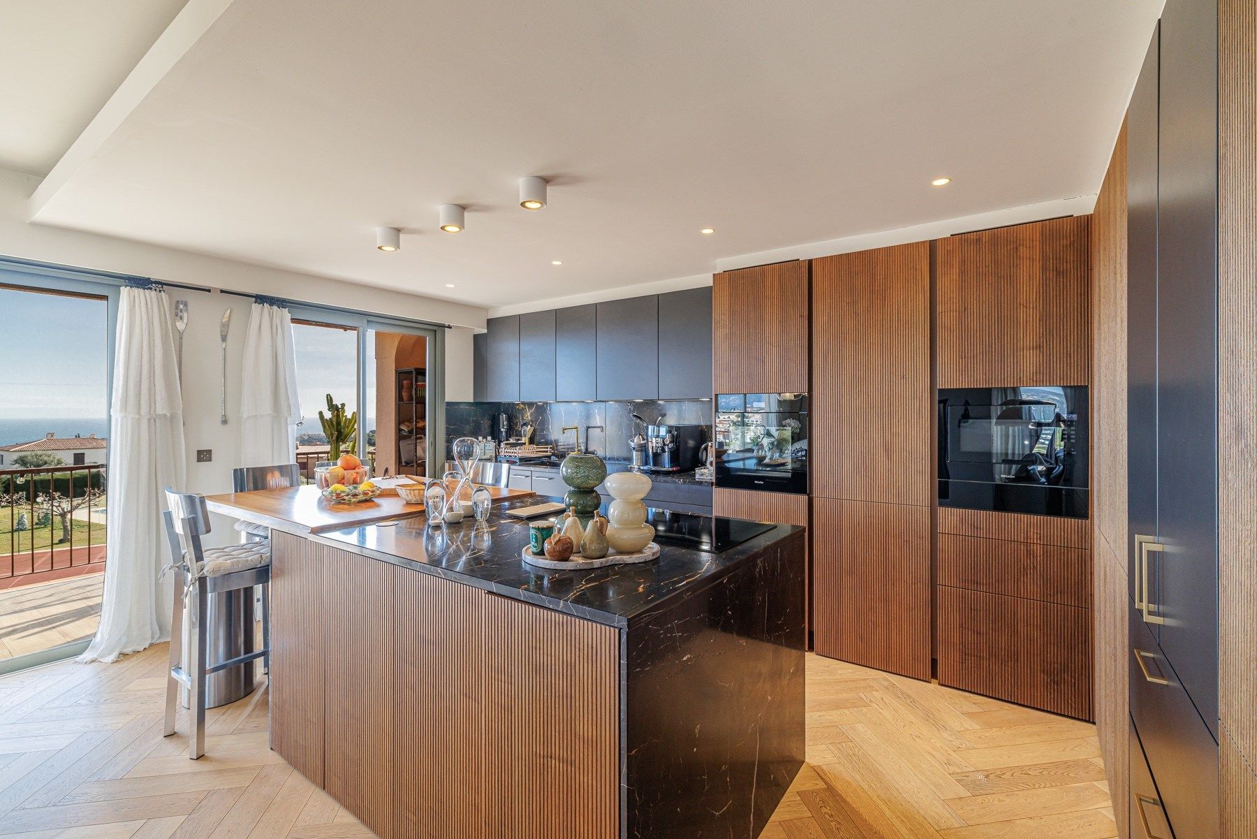 luxury apartment 5 Rooms for sale on NICE (06000)