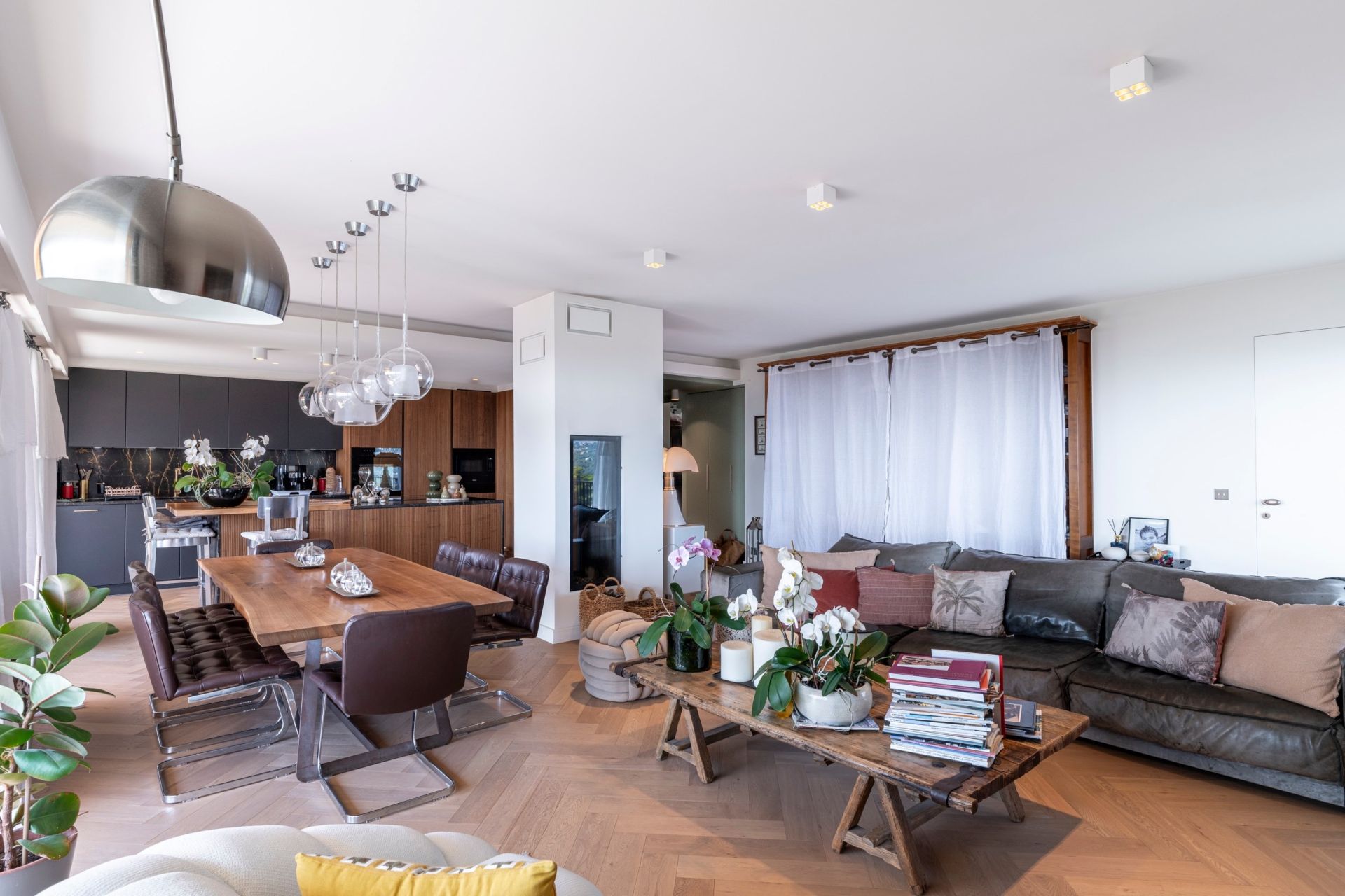 luxury apartment 5 Rooms for sale on NICE (06000)