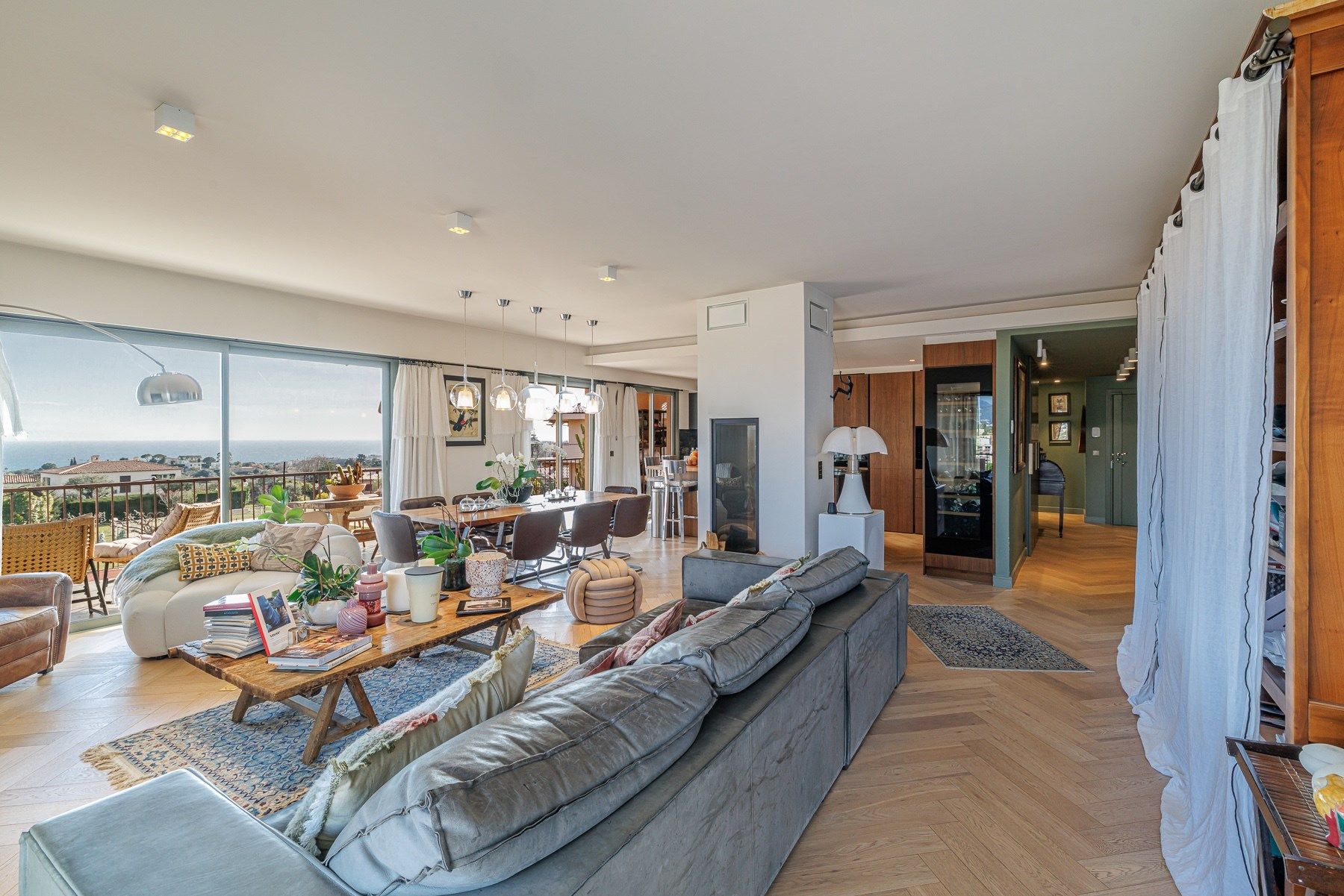 luxury apartment 5 Rooms for sale on NICE (06000)