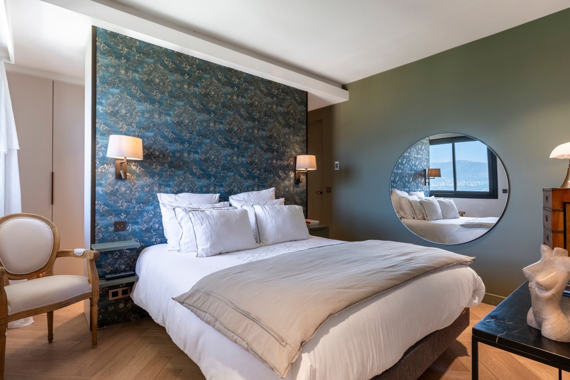 luxury apartment 5 Rooms for sale on NICE (06000)