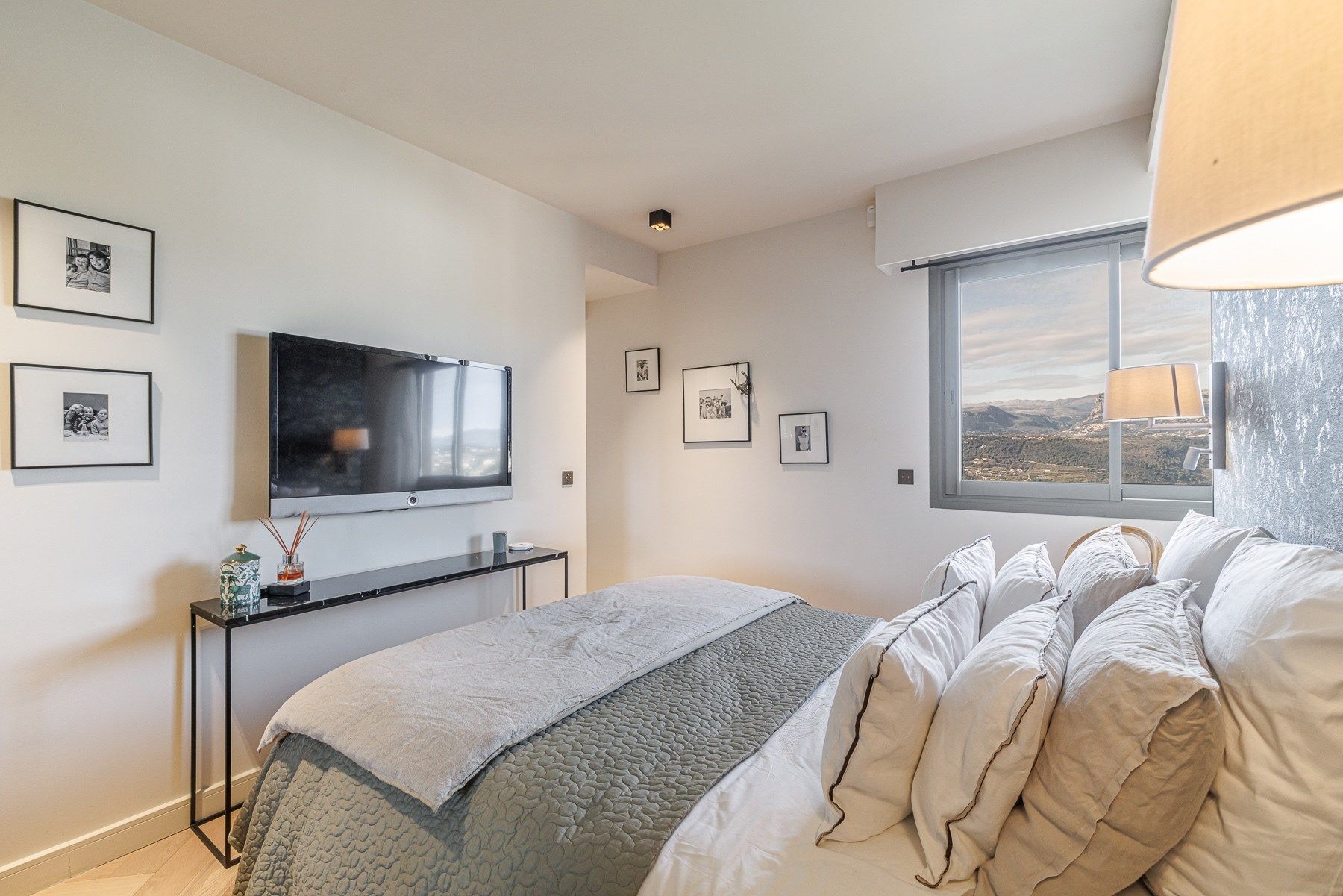 luxury apartment 5 Rooms for sale on NICE (06000)