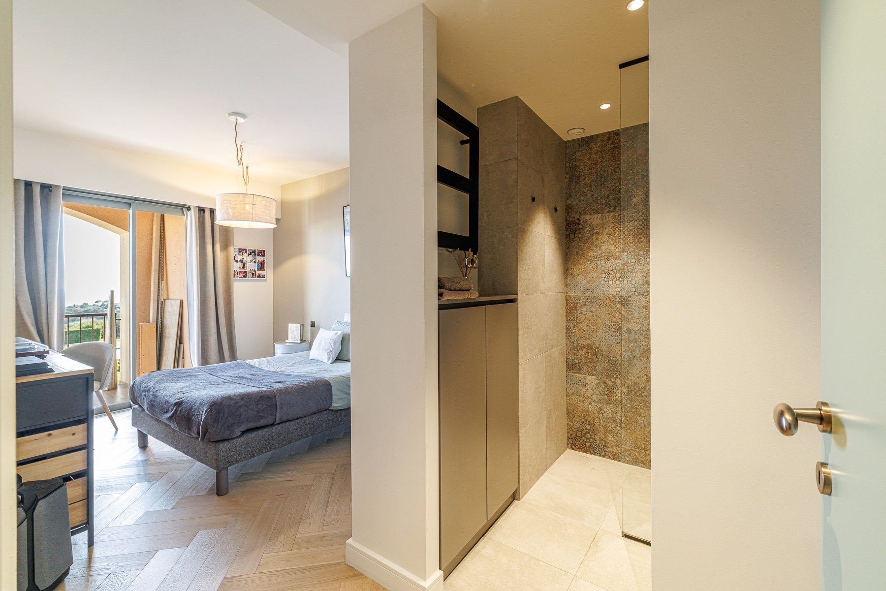 luxury apartment 5 Rooms for sale on NICE (06000)