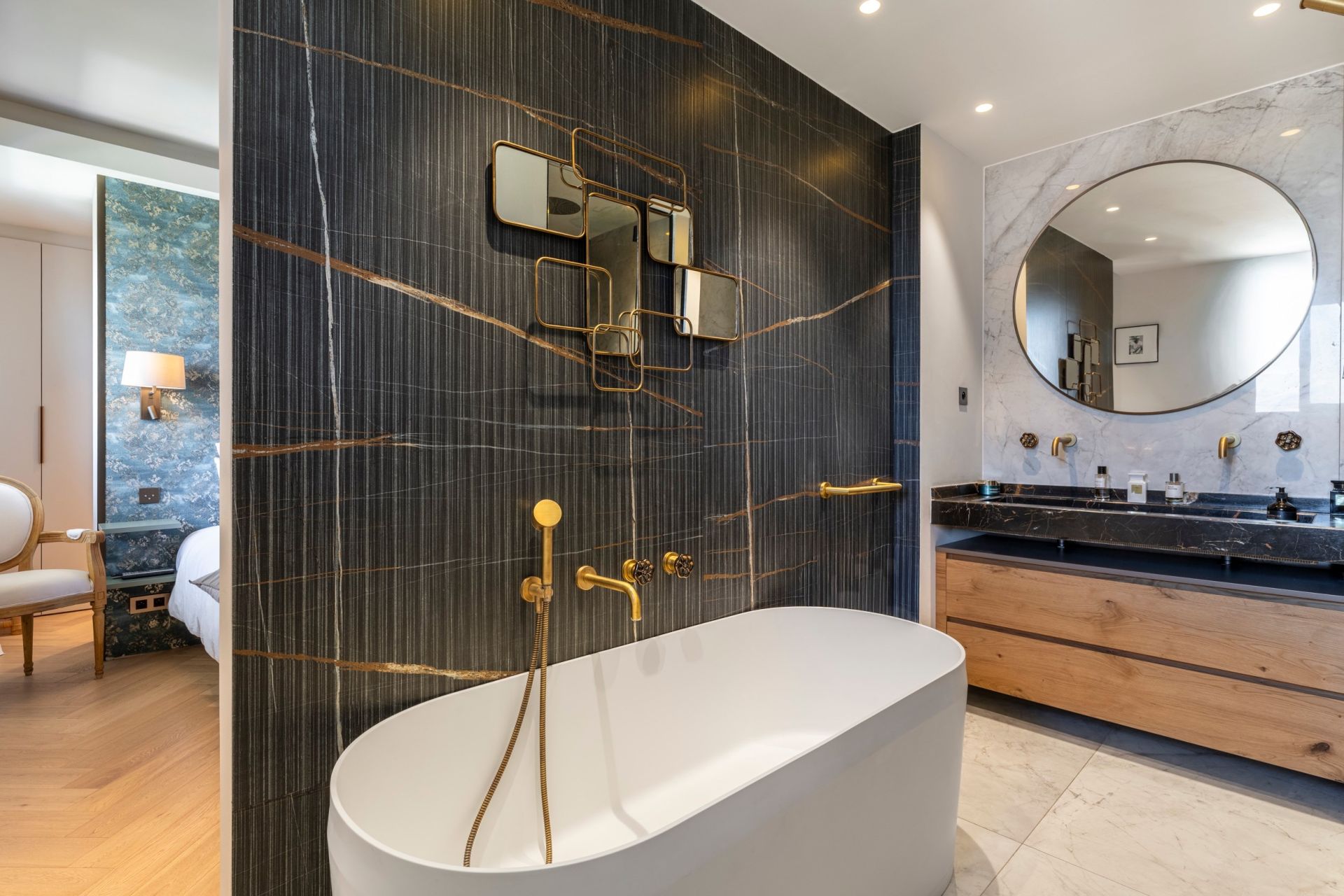 luxury apartment 5 Rooms for sale on NICE (06000)