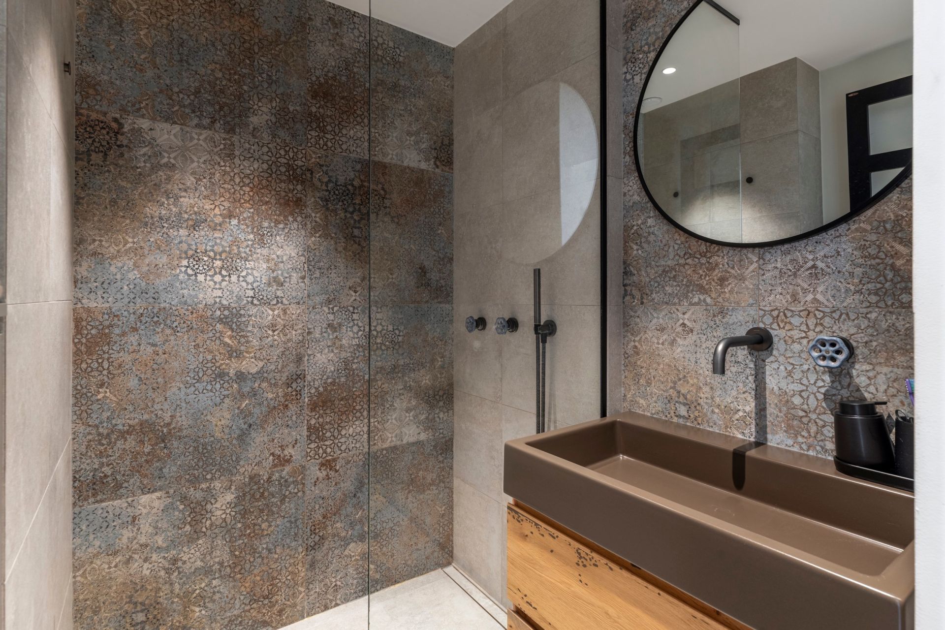 luxury apartment 5 Rooms for sale on NICE (06000)