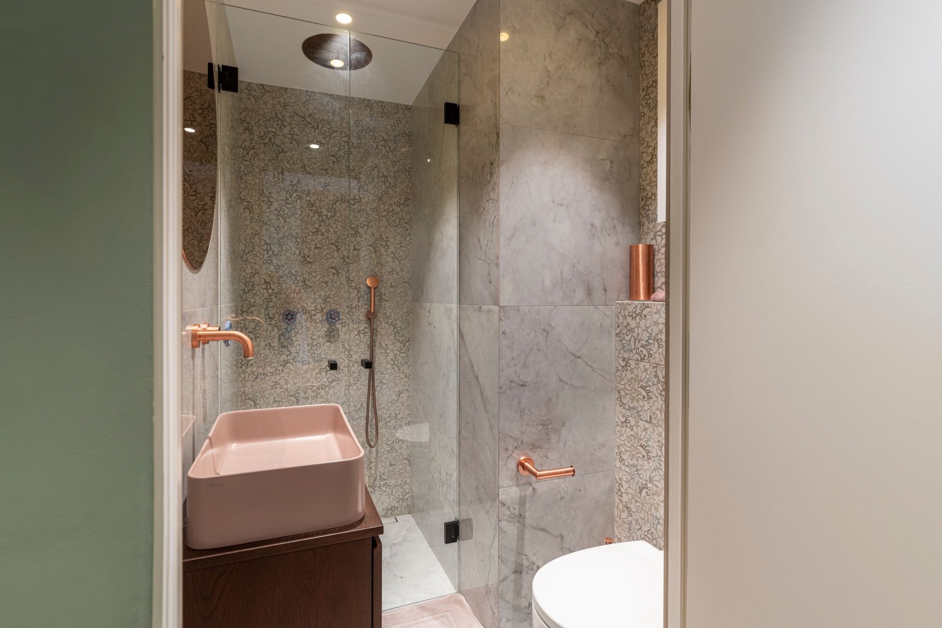 luxury apartment 5 Rooms for sale on NICE (06000)