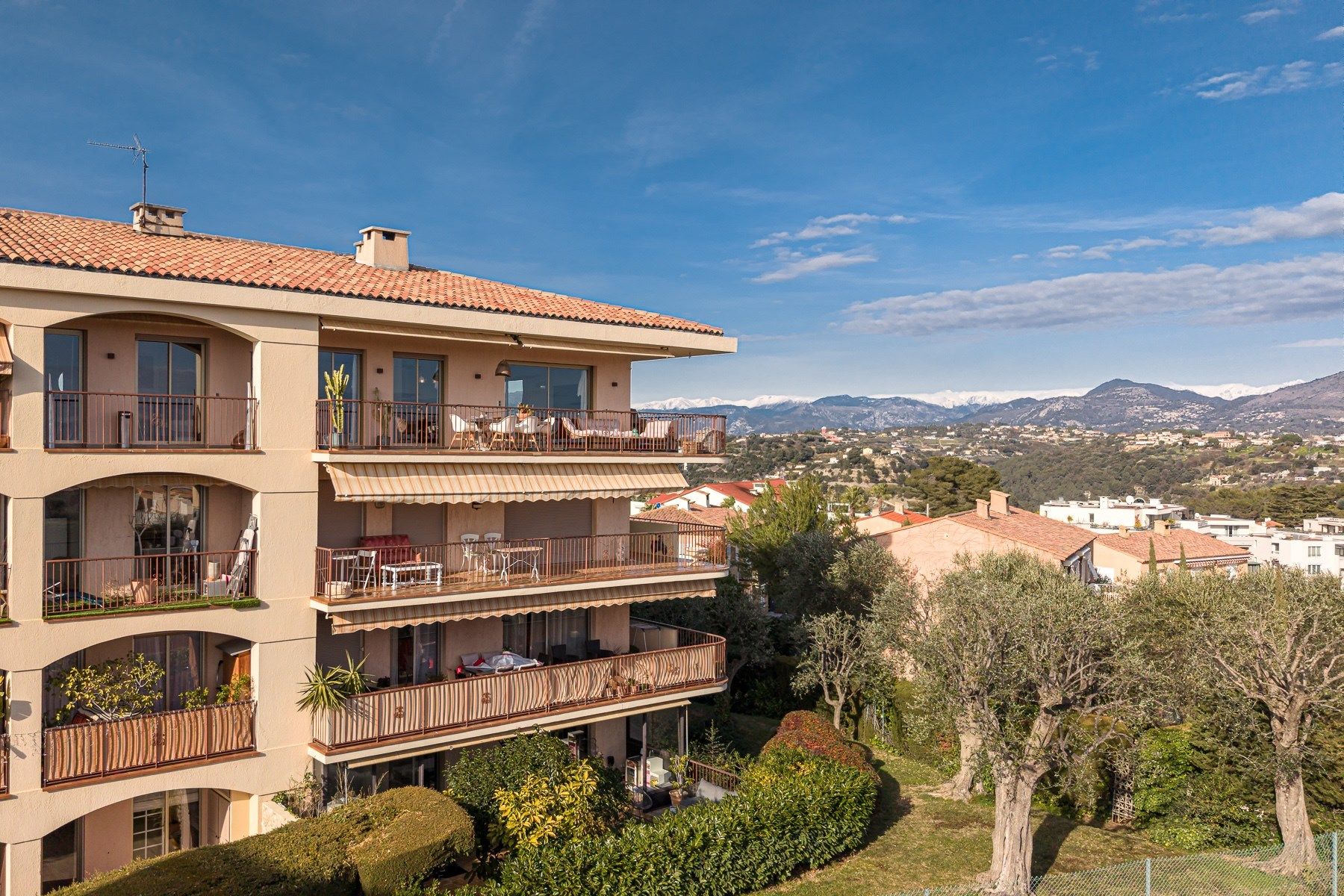 luxury apartment 5 Rooms for sale on NICE (06000)