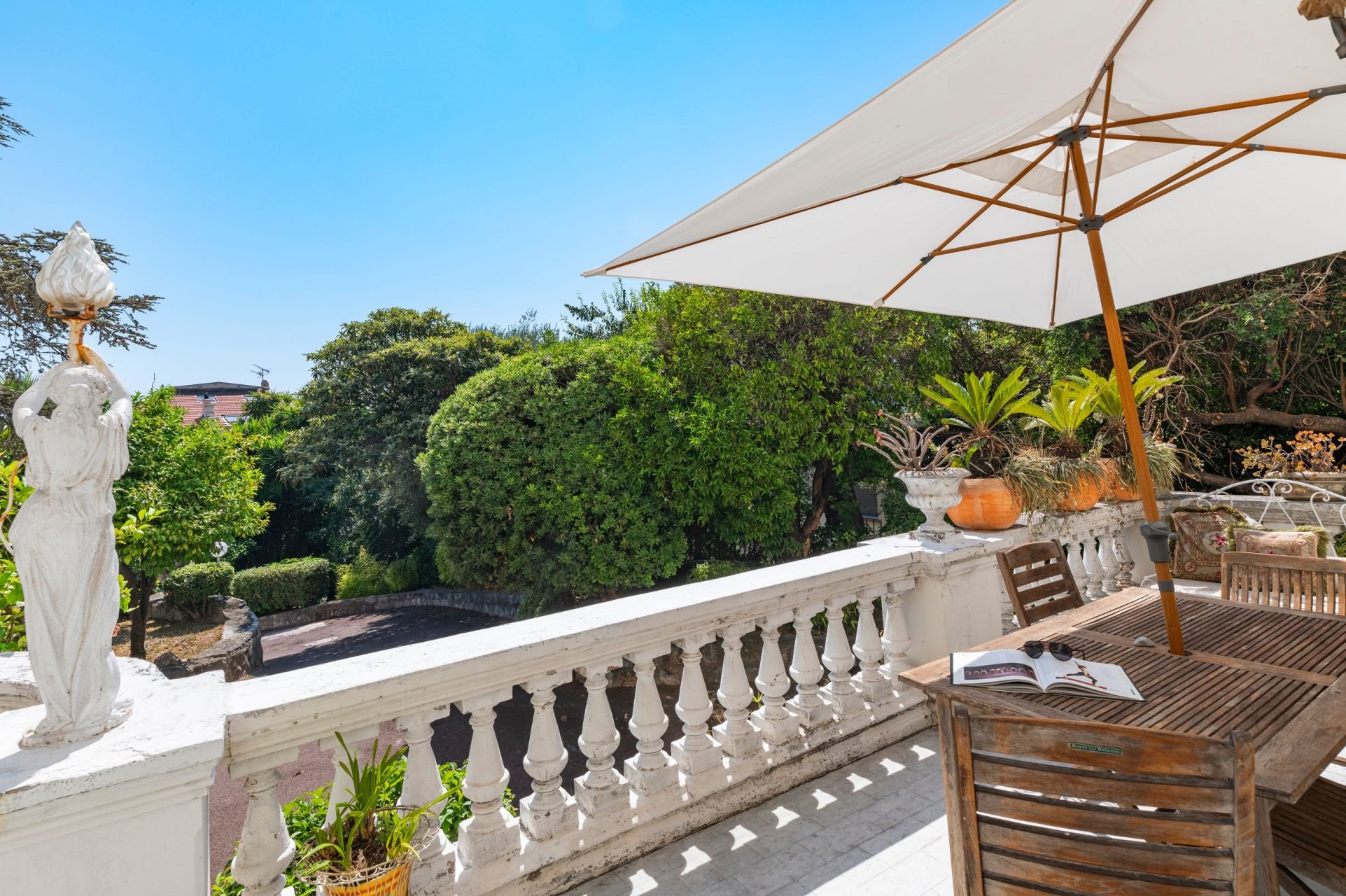 luxury apartment 3 Rooms for sale on NICE (06000)