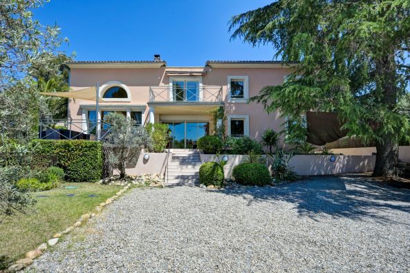 Sale Luxury house Aix-en-Provence 6&nbsp;Rooms 194&nbsp;m²