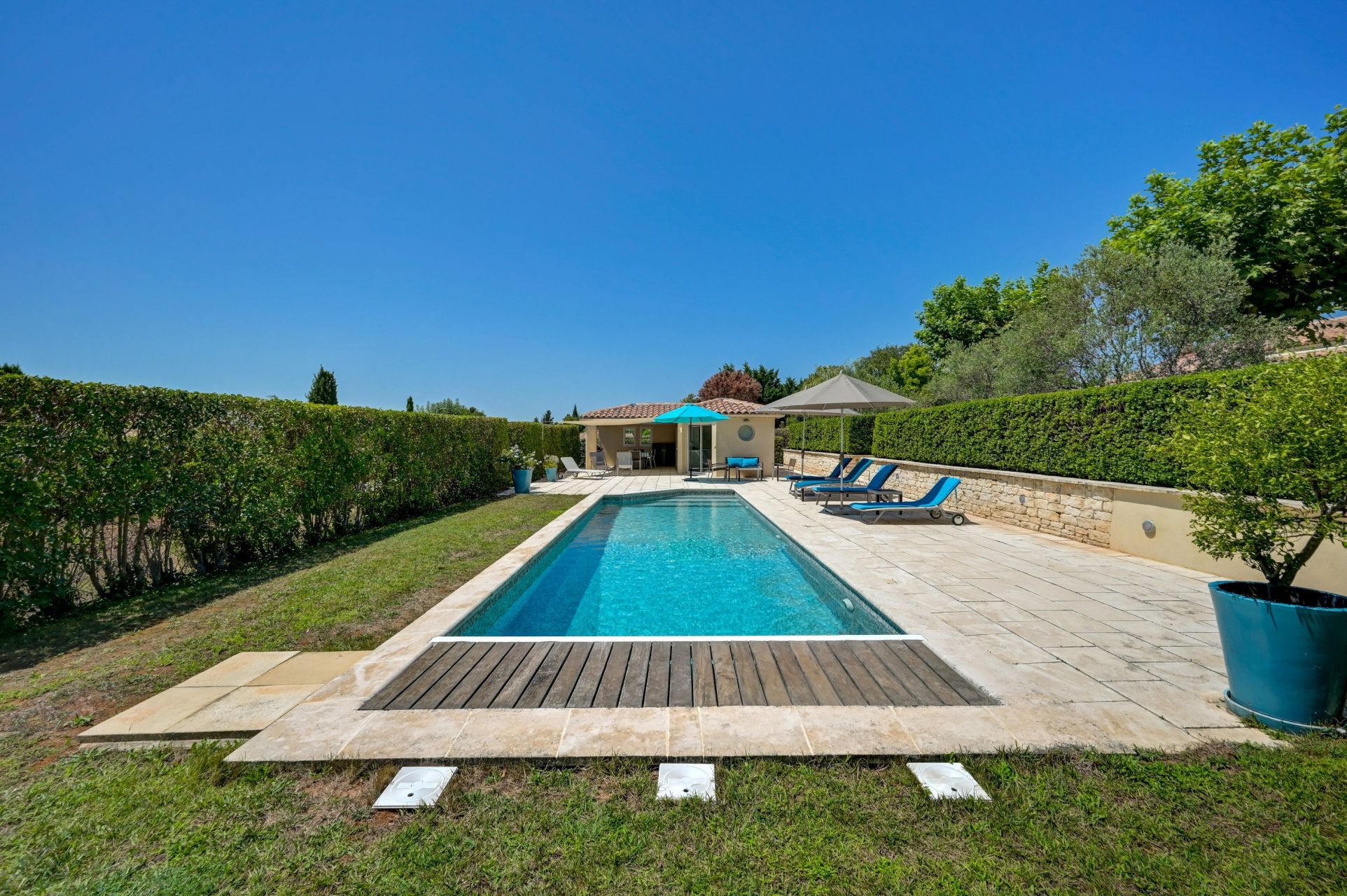 luxury house 5 Rooms for sale on AIX EN PROVENCE (13100)